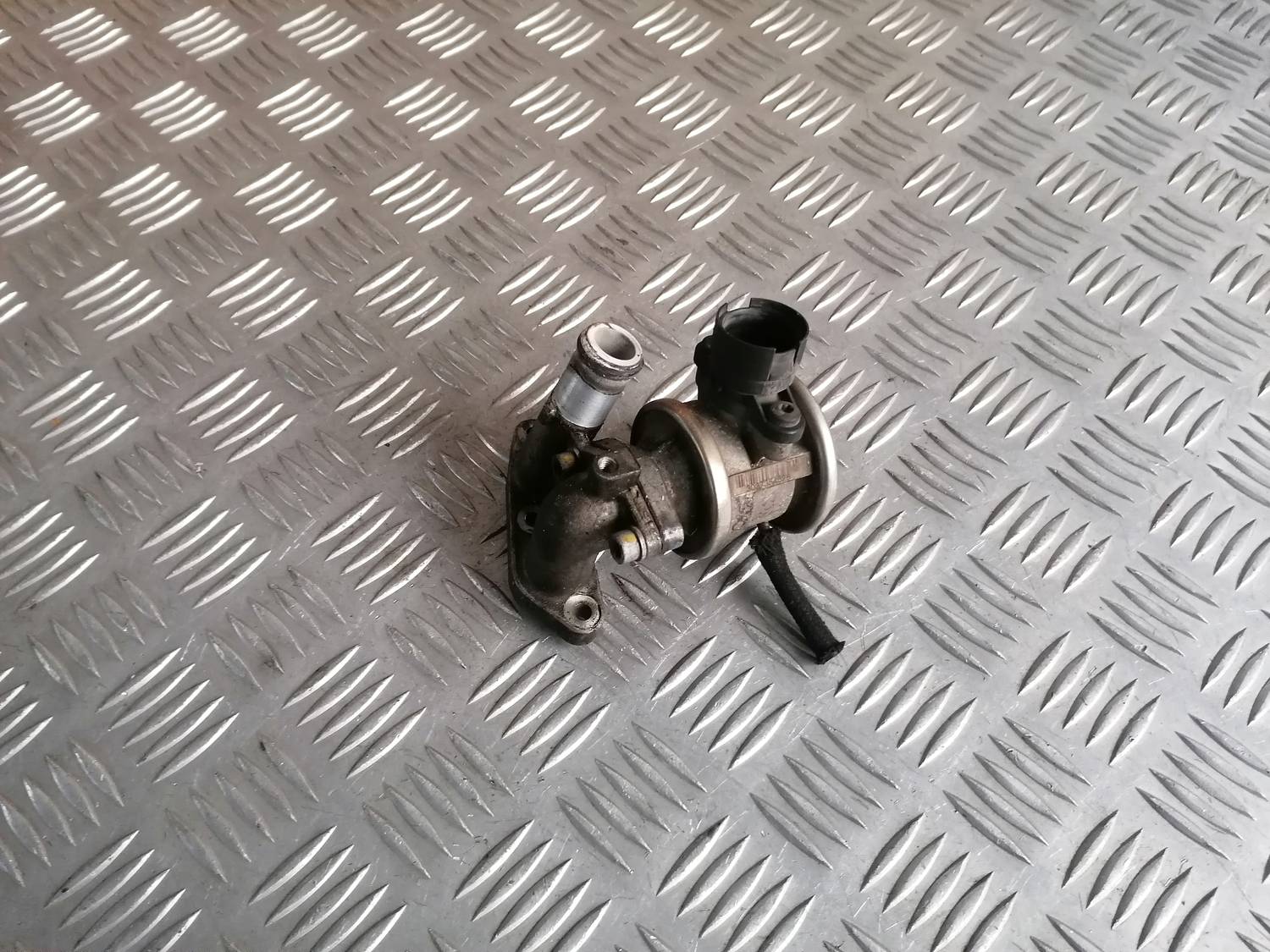 EGR vārsts priekš VW PHAETON 2003 2 EGR vārsts priekš VW PHAETON 2003