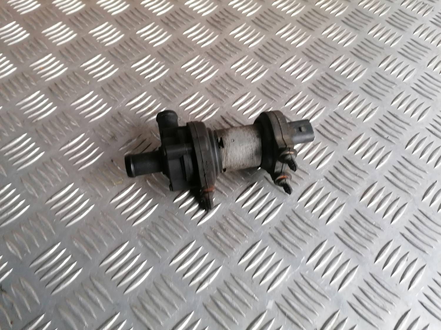 Ūdens sūknis priekš VW PHAETON 2003 3 Ūdens sūknis priekš VW PHAETON 2003