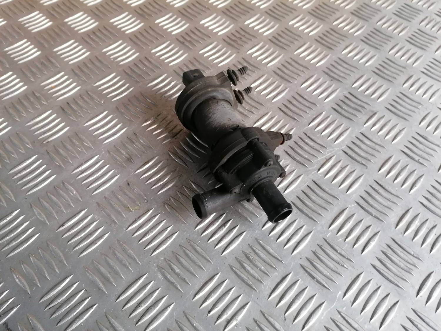 Ūdens sūknis priekš VW PHAETON 2003 4 Ūdens sūknis priekš VW PHAETON 2003