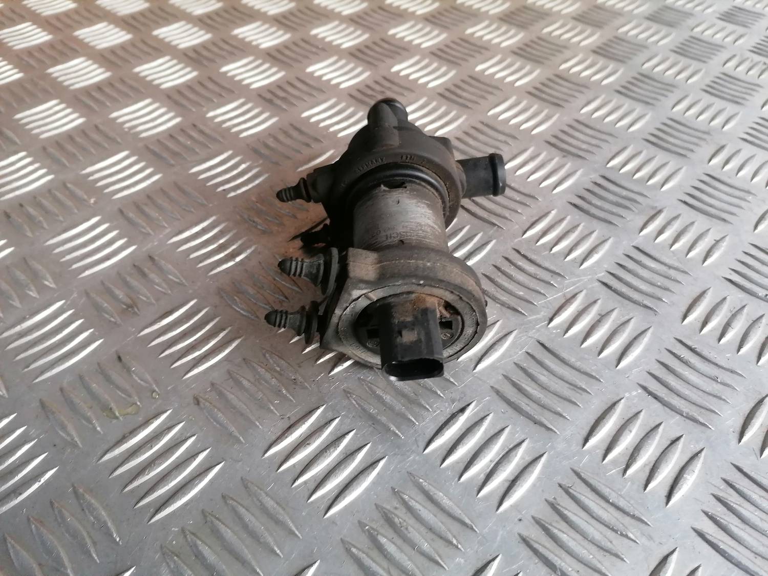 Ūdens sūknis priekš VW PHAETON 2003 2 Ūdens sūknis priekš VW PHAETON 2003