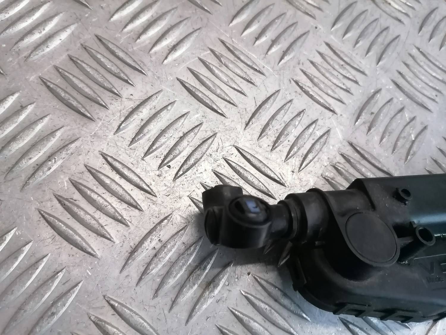 Lukturu mazgātāja sprausla priekš VW PHAETON 2003