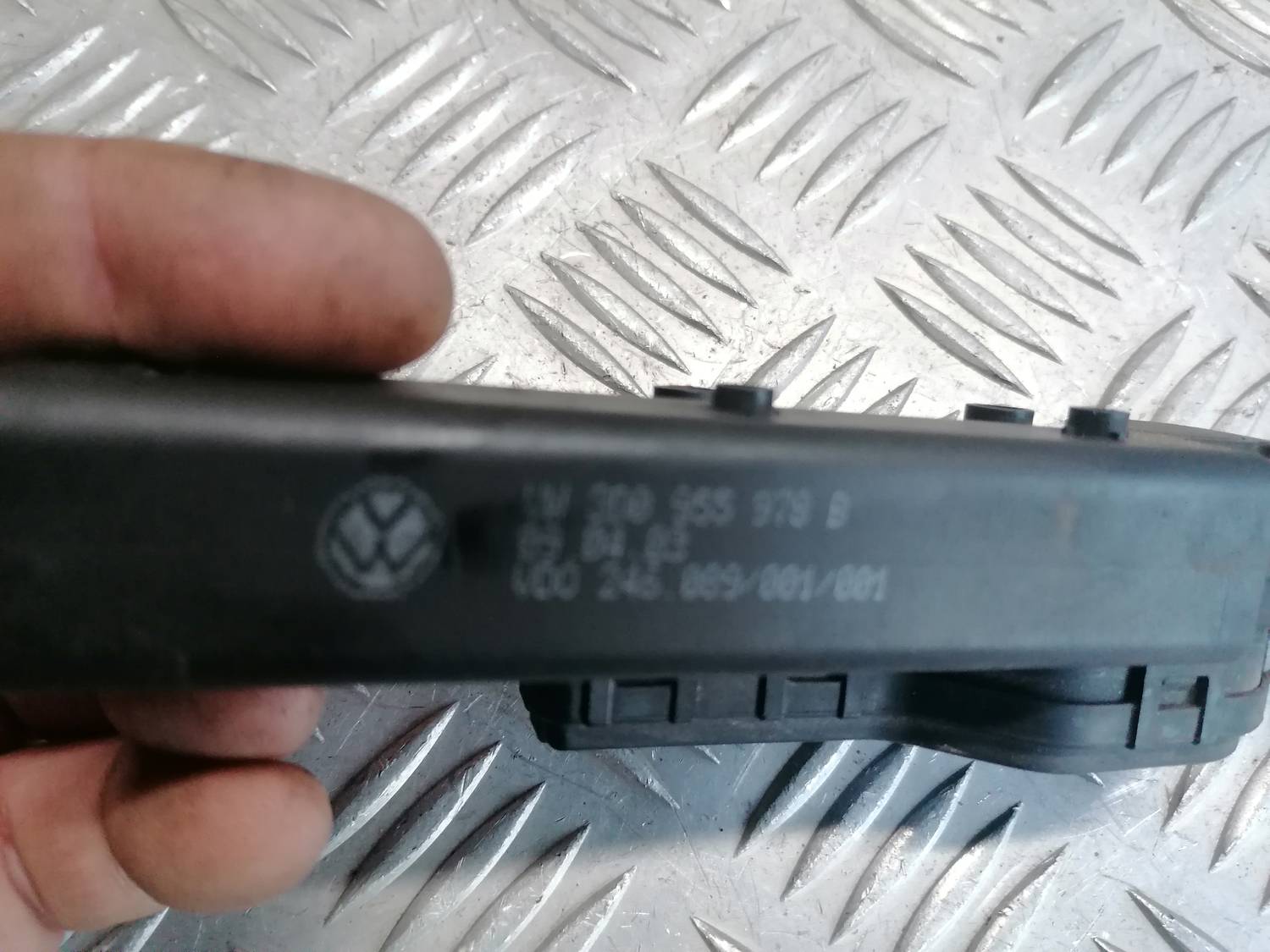 Lukturu mazgātāja sprausla priekš VW PHAETON 2003