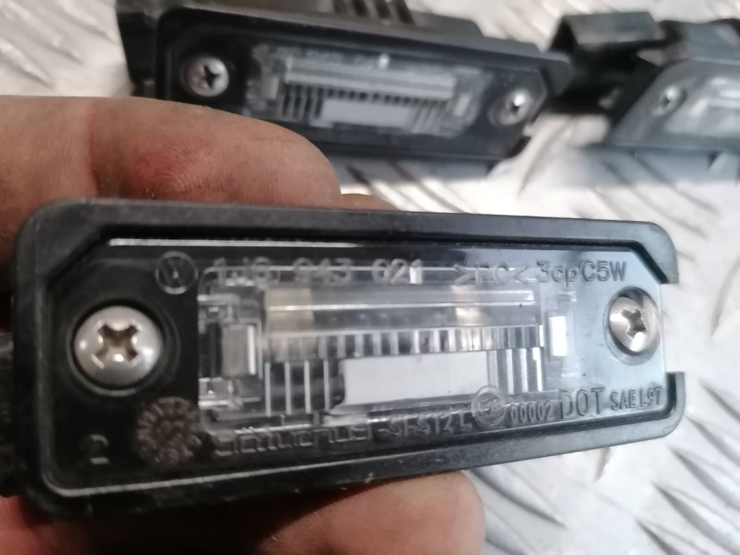 Numura zīmes apgaismojums priekš VW PHAETON 2003 4 Numura zīmes apgaismojums priekš VW PHAETON 2003