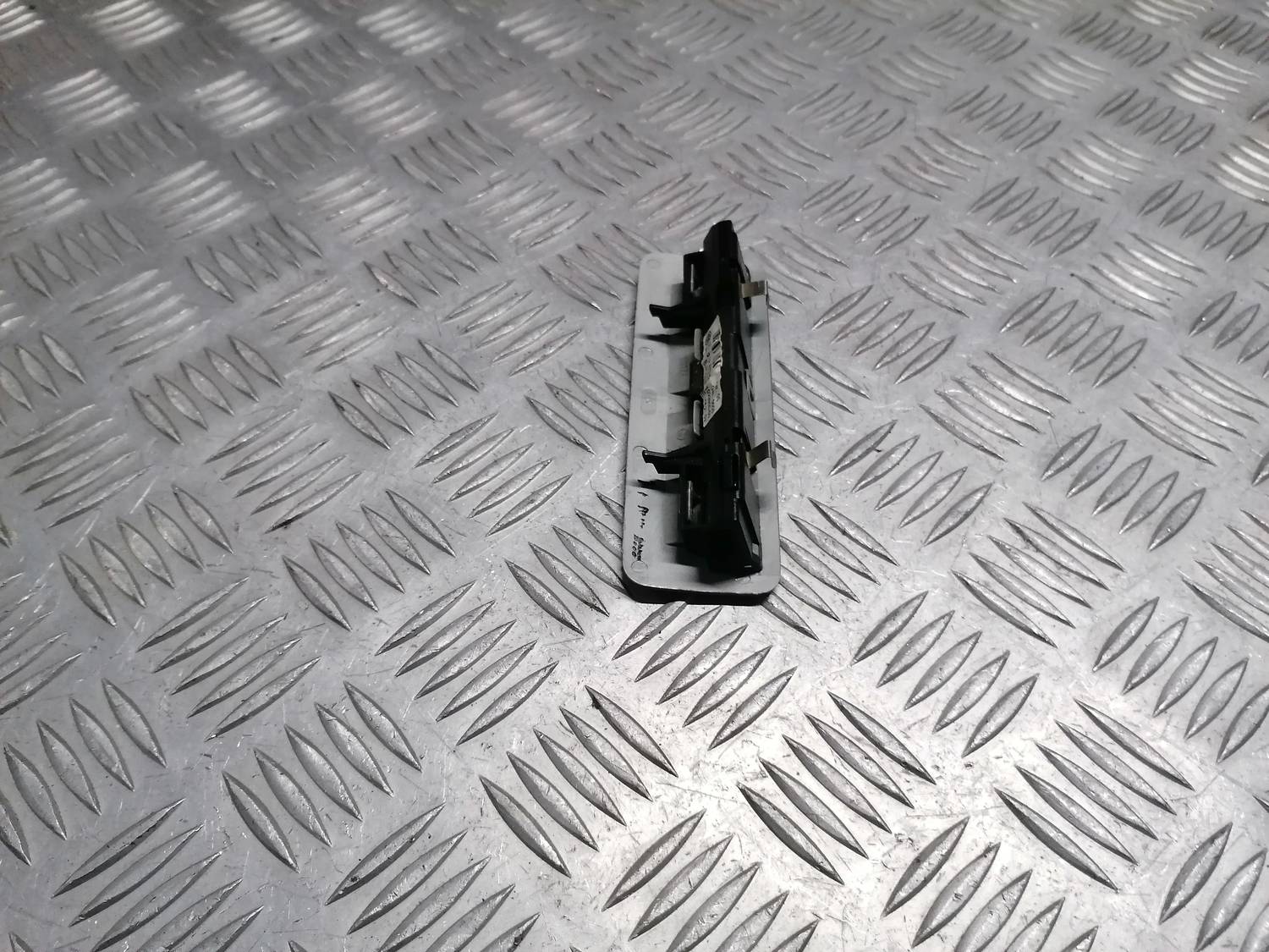 Parkošanās sensoru displejs priekš VW PHAETON 2003 4 Parkošanās sensoru displejs priekš VW PHAETON 2003