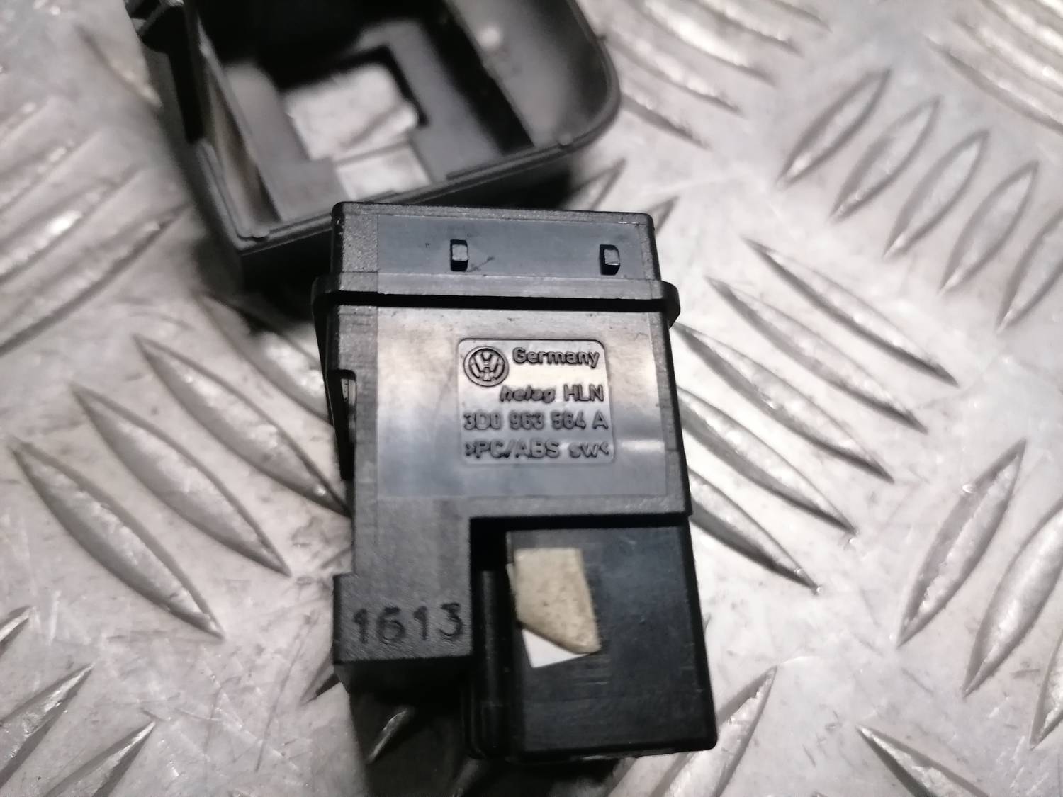 Sēdekļa apsildes ieslēgšanas poga priekš VW PHAETON 2003 4 Sēdekļa apsildes ieslēgšanas poga priekš VW PHAETON 2003