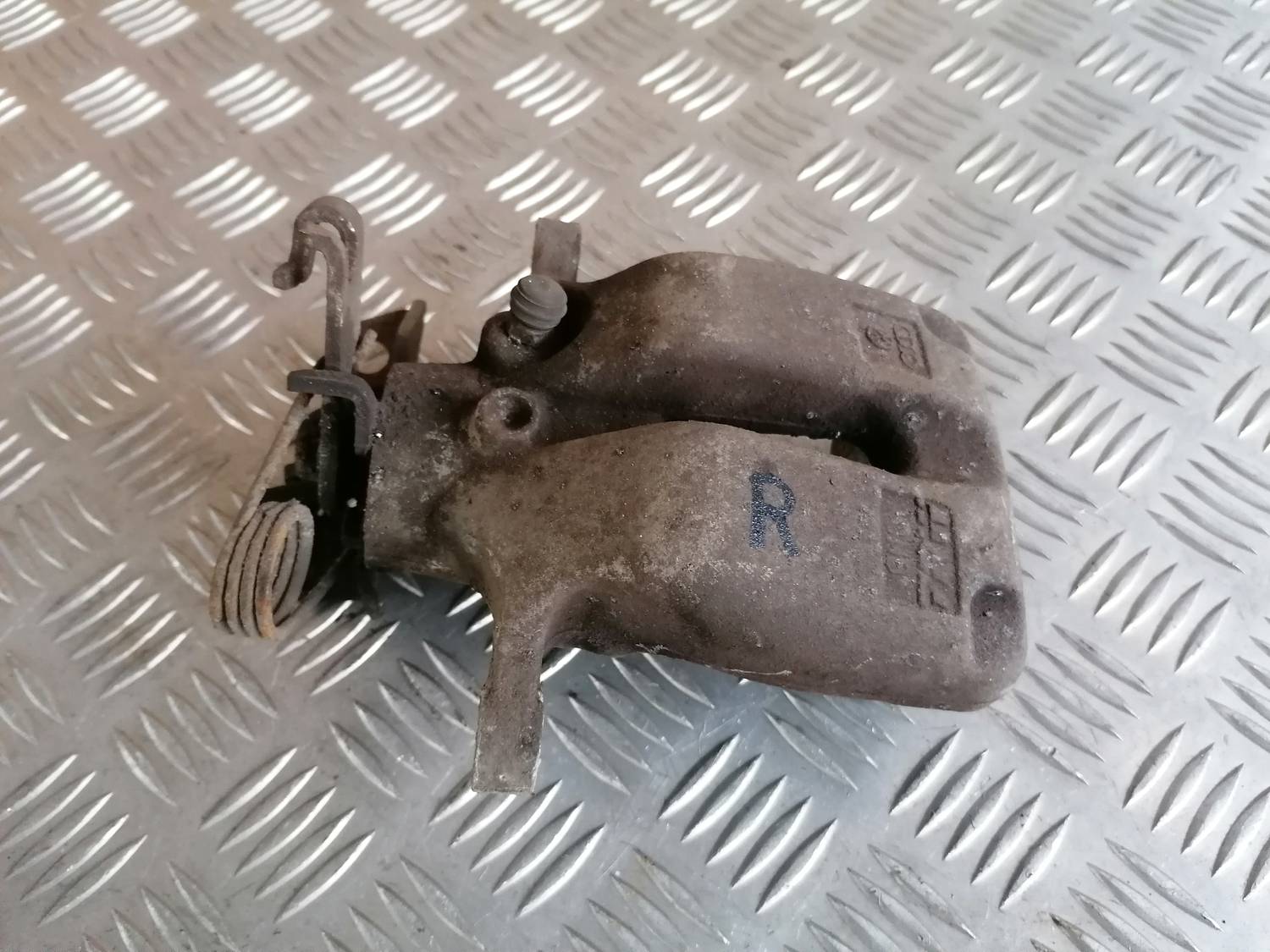 Aizmugurējais labais suports priekš VW PHAETON 2003 2 Aizmugurējais labais suports priekš VW PHAETON 2003