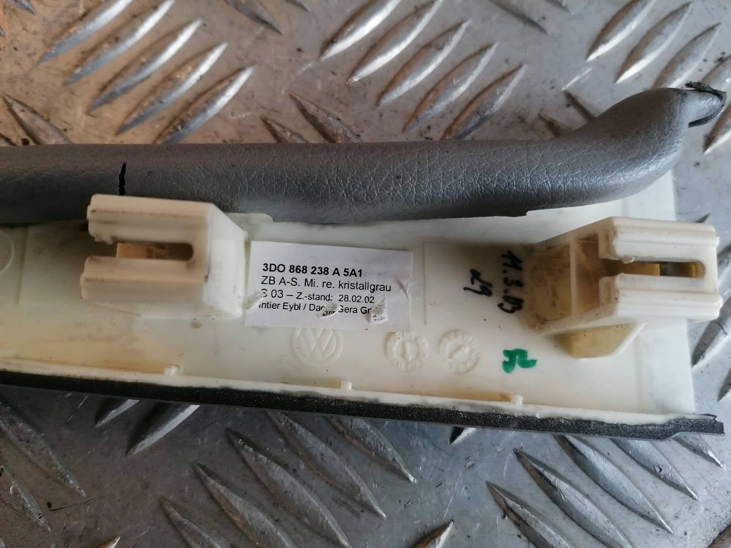 Priekšējas salona statnes apdare priekš VW PHAETON 2003