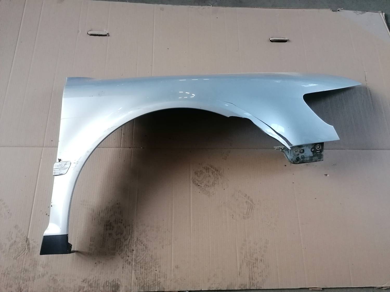 Priekšējais labais spārns priekš VW PHAETON 2003 1 Priekšējais labais spārns priekš VW PHAETON 2003