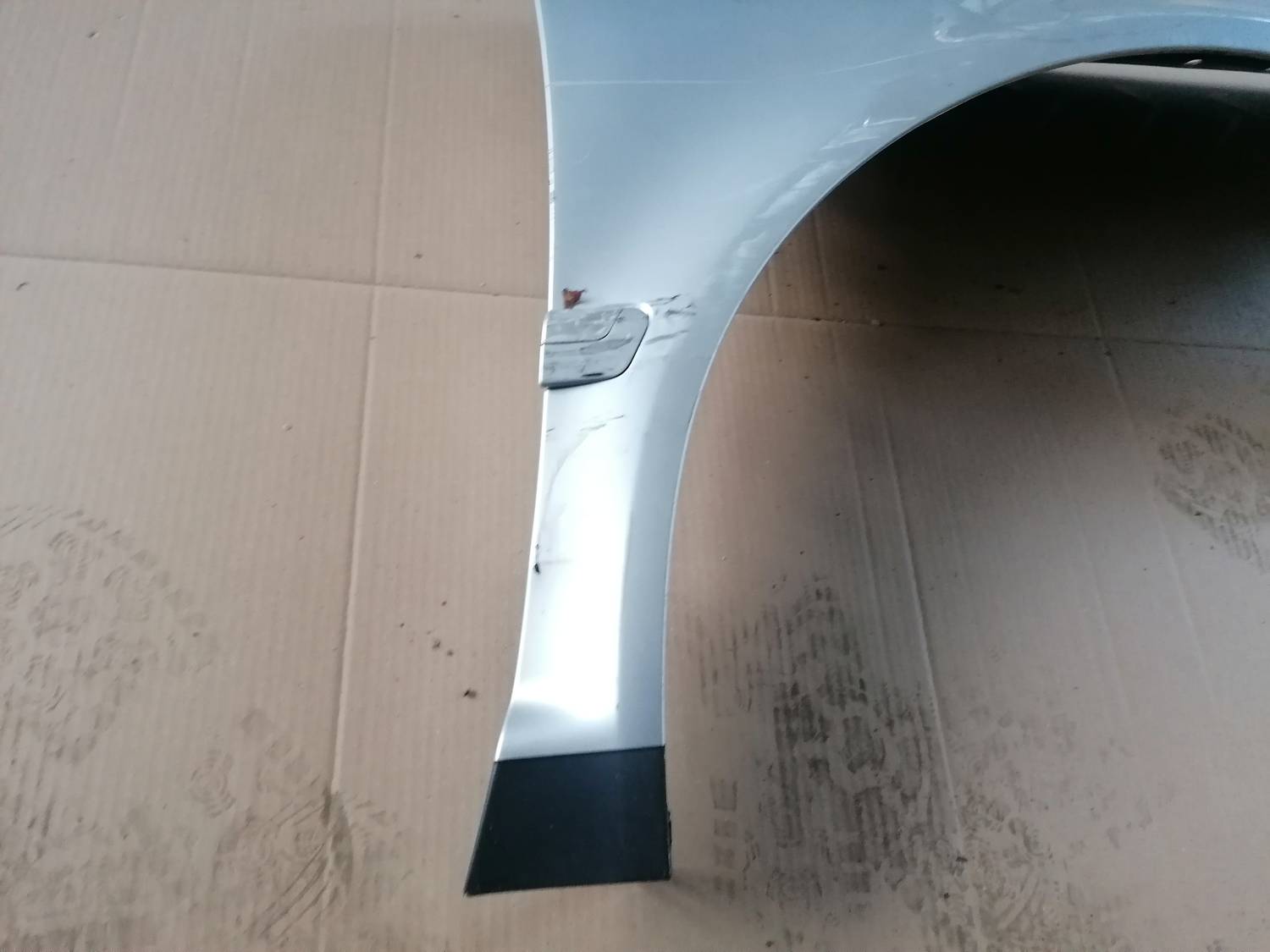 Priekšējais labais spārns priekš VW PHAETON 2003 2 Priekšējais labais spārns priekš VW PHAETON 2003