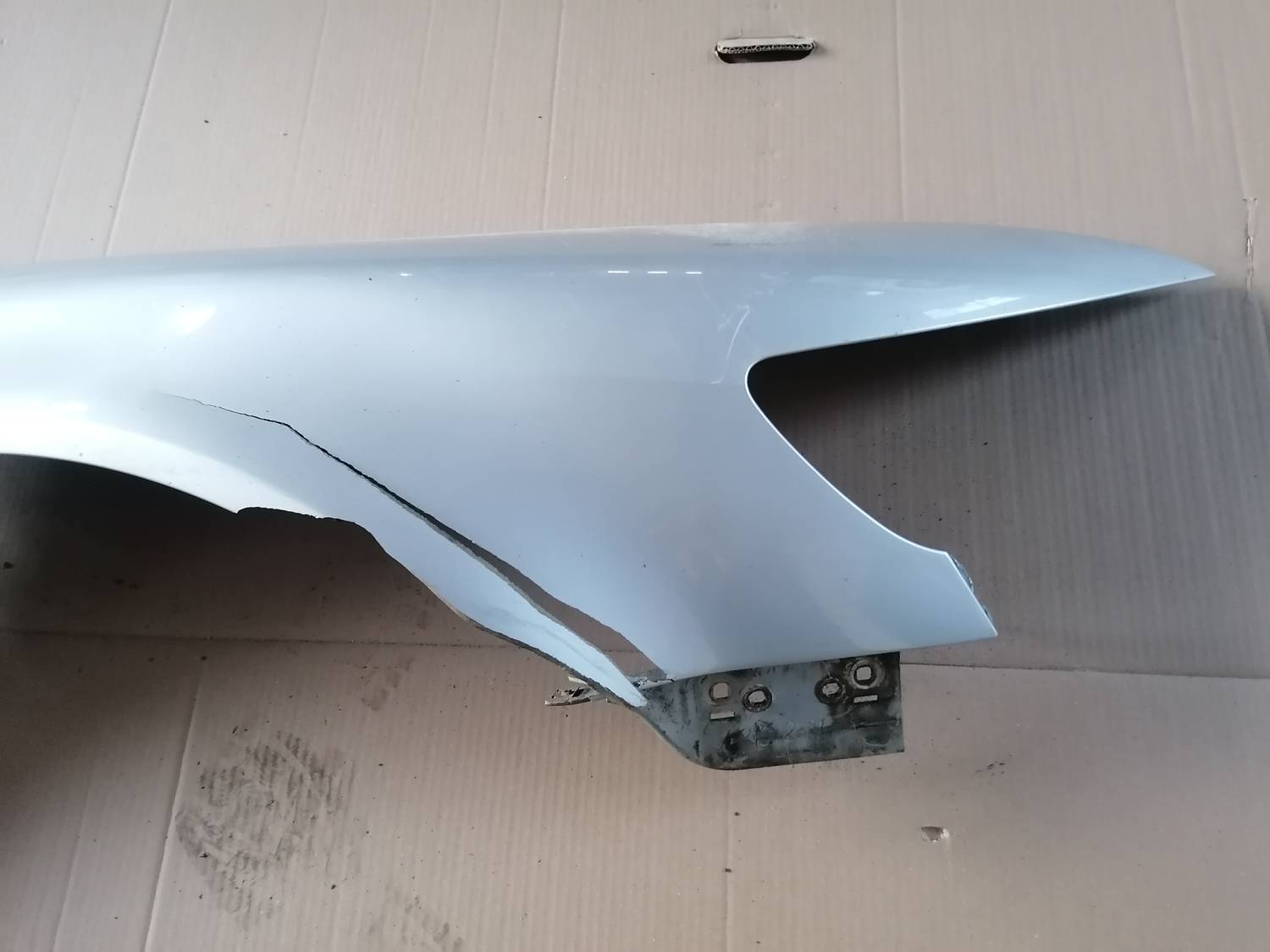 Priekšējais labais spārns priekš VW PHAETON 2003 3 Priekšējais labais spārns priekš VW PHAETON 2003