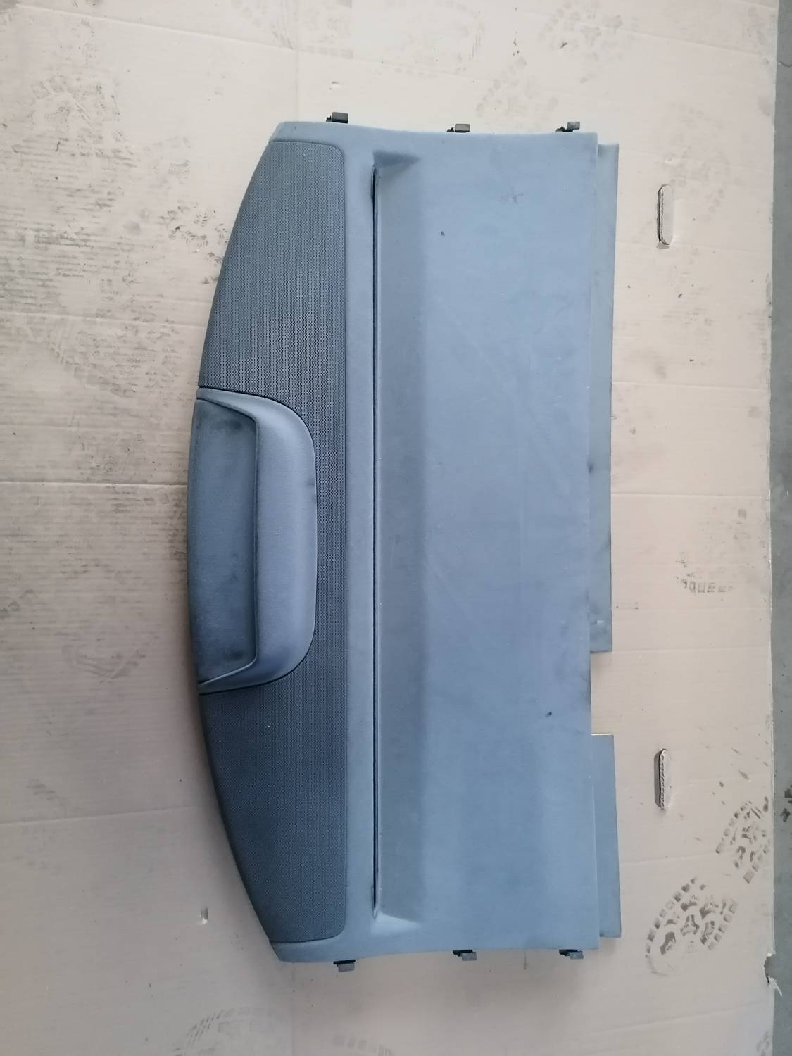 Bagāžnieka nodalījuma plaukts priekš VW PHAETON 2003 1 Bagāžnieka nodalījuma plaukts priekš VW PHAETON 2003