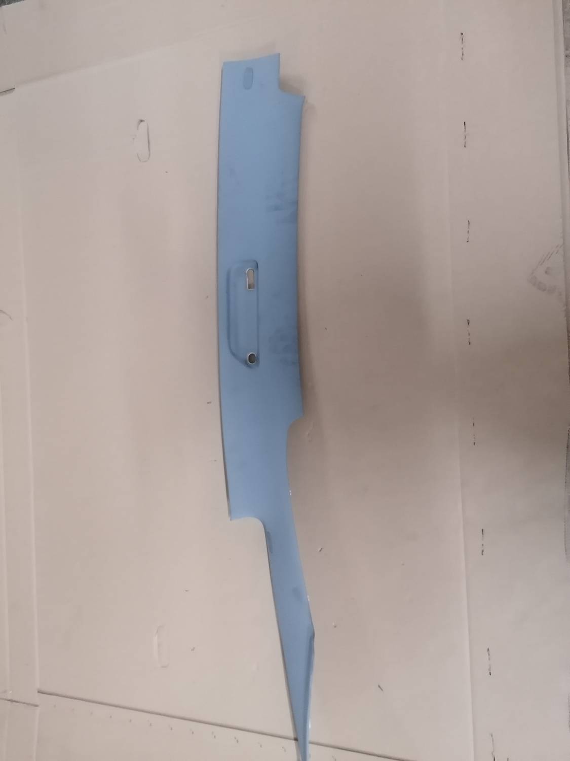 Aizmugurējas salona statnes apdare priekš VW PHAETON 2003 1 Aizmugurējas salona statnes apdare priekš VW PHAETON 2003