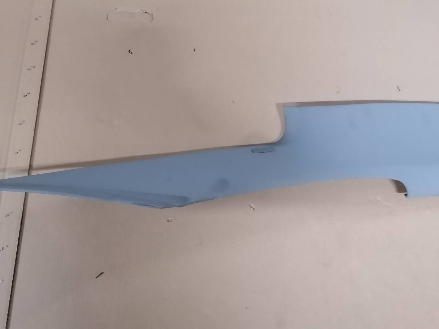 Aizmugurējas salona statnes apdare priekš VW PHAETON 2003 2 Aizmugurējas salona statnes apdare priekš VW PHAETON 2003