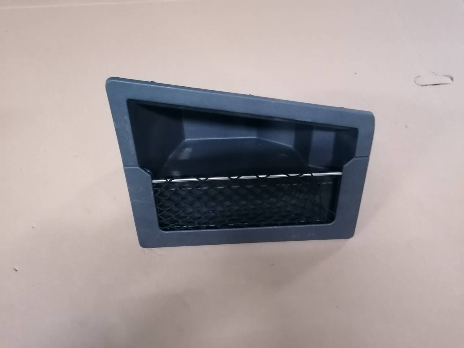 Mantu nodalījums bagāžniekā priekš VW PHAETON 2003 1 Mantu nodalījums bagāžniekā priekš VW PHAETON 2003