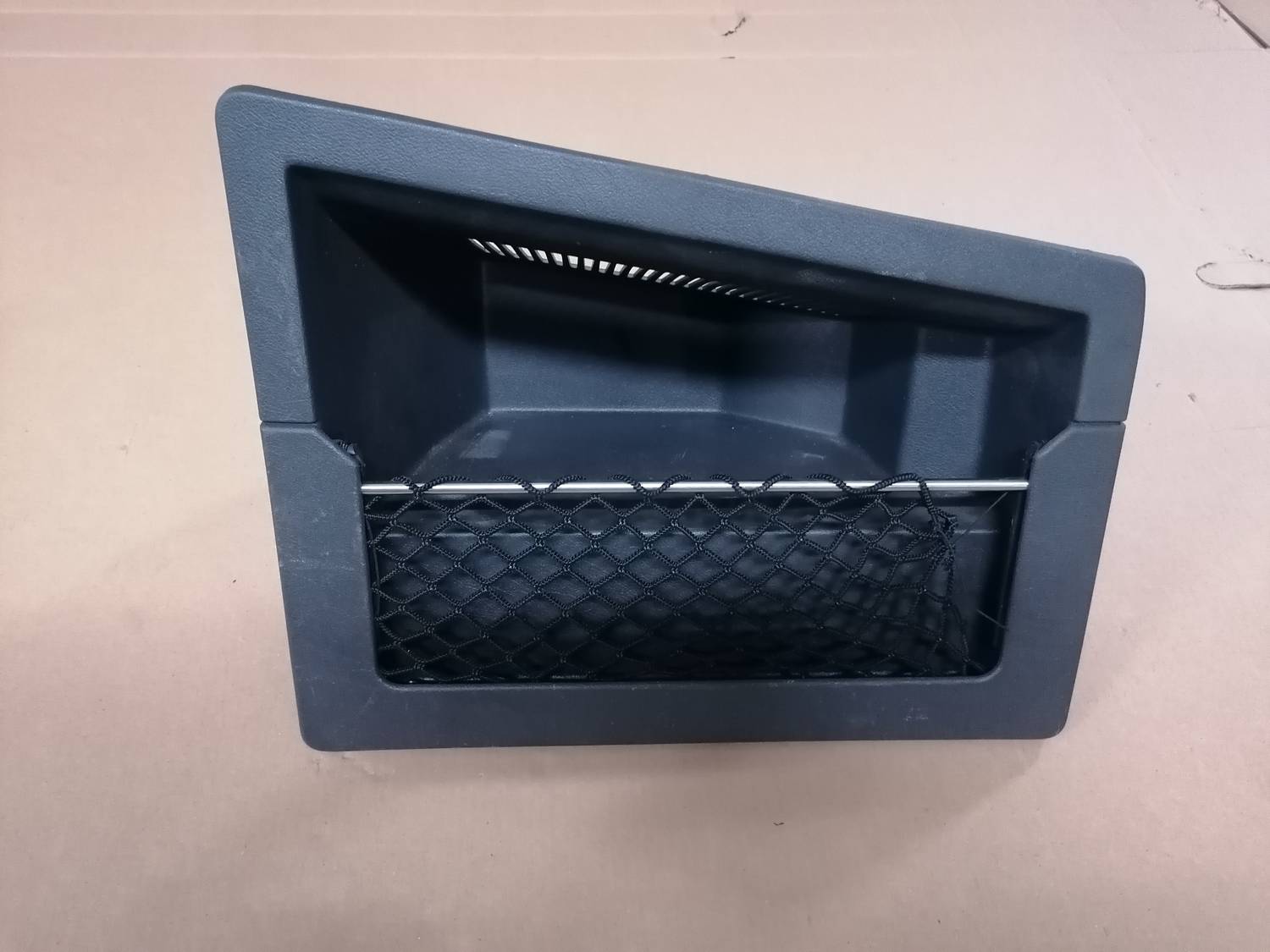 Mantu nodalījums bagāžniekā priekš VW PHAETON 2003 2 Mantu nodalījums bagāžniekā priekš VW PHAETON 2003