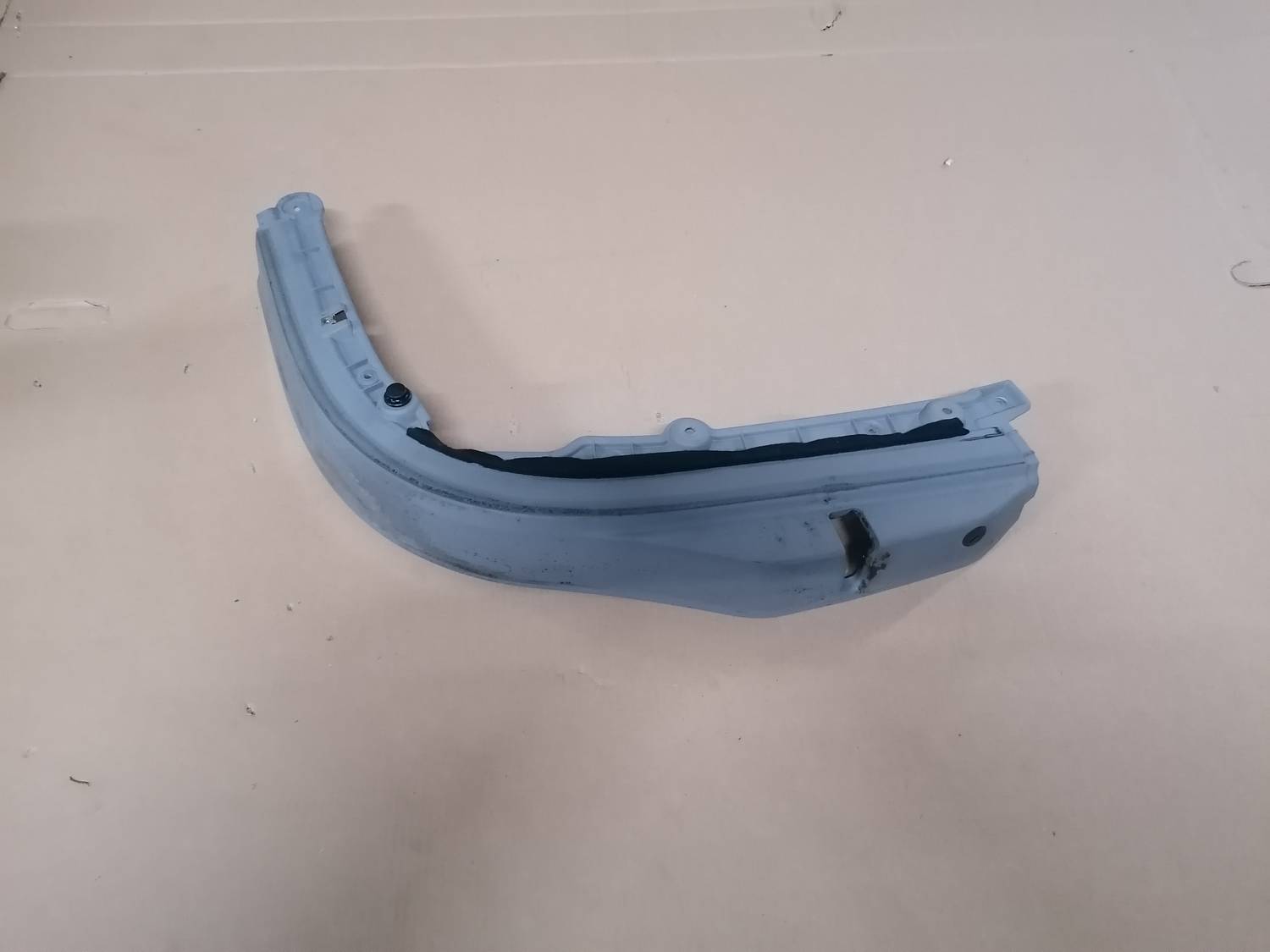 Priekšējo labo durvju apdare priekš VW PHAETON 2003