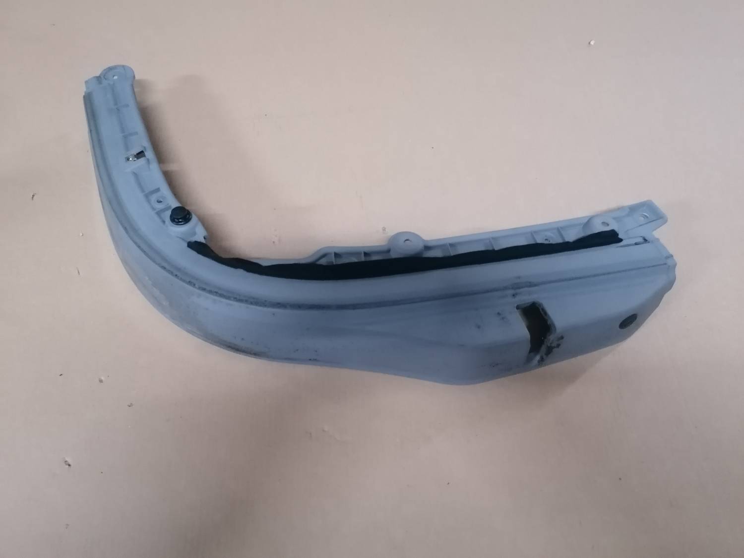 Priekšējo labo durvju apdare priekš VW PHAETON 2003