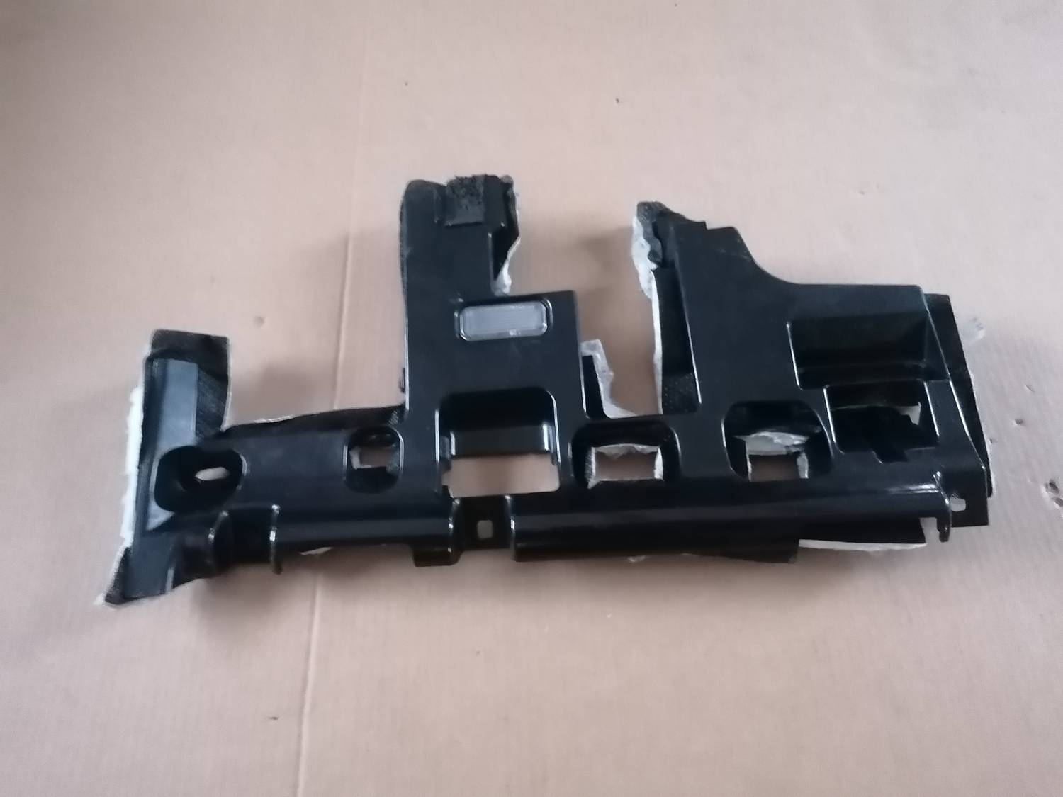 Mērinstrumentu paneļa apakšēja apdare priekš VW PHAETON 2003 2 Mērinstrumentu paneļa apakšēja apdare priekš VW PHAETON 2003