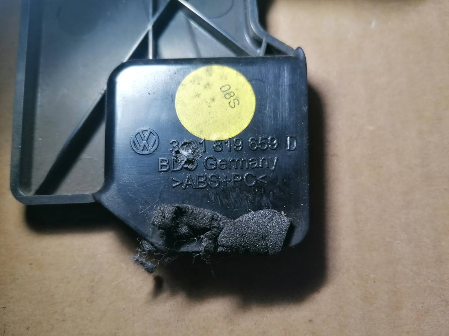 Mērinstrumentu paneļa apakšēja apdare priekš VW PHAETON 2003 3 Mērinstrumentu paneļa apakšēja apdare priekš VW PHAETON 2003