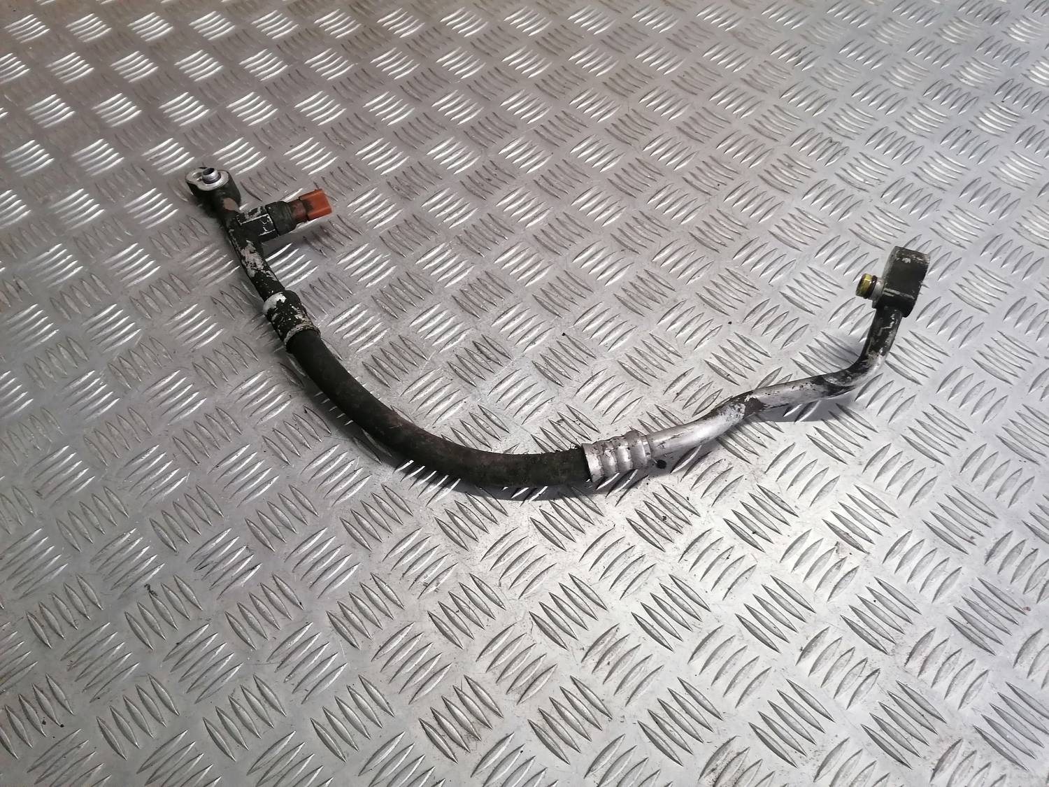 Gaisa kondicioniera caurule priekš VW PHAETON 2003 2 Gaisa kondicioniera caurule priekš VW PHAETON 2003