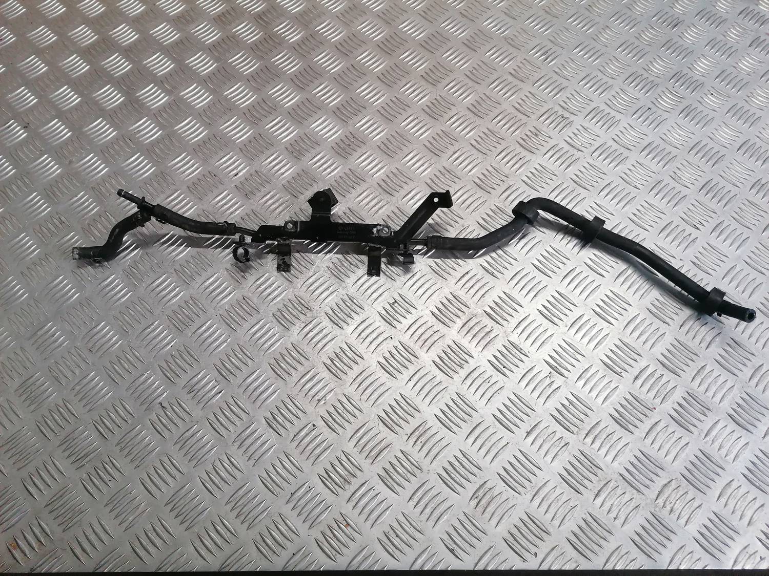 Interkulera caurule priekš VW PHAETON 2003 1 Interkulera caurule priekš VW PHAETON 2003