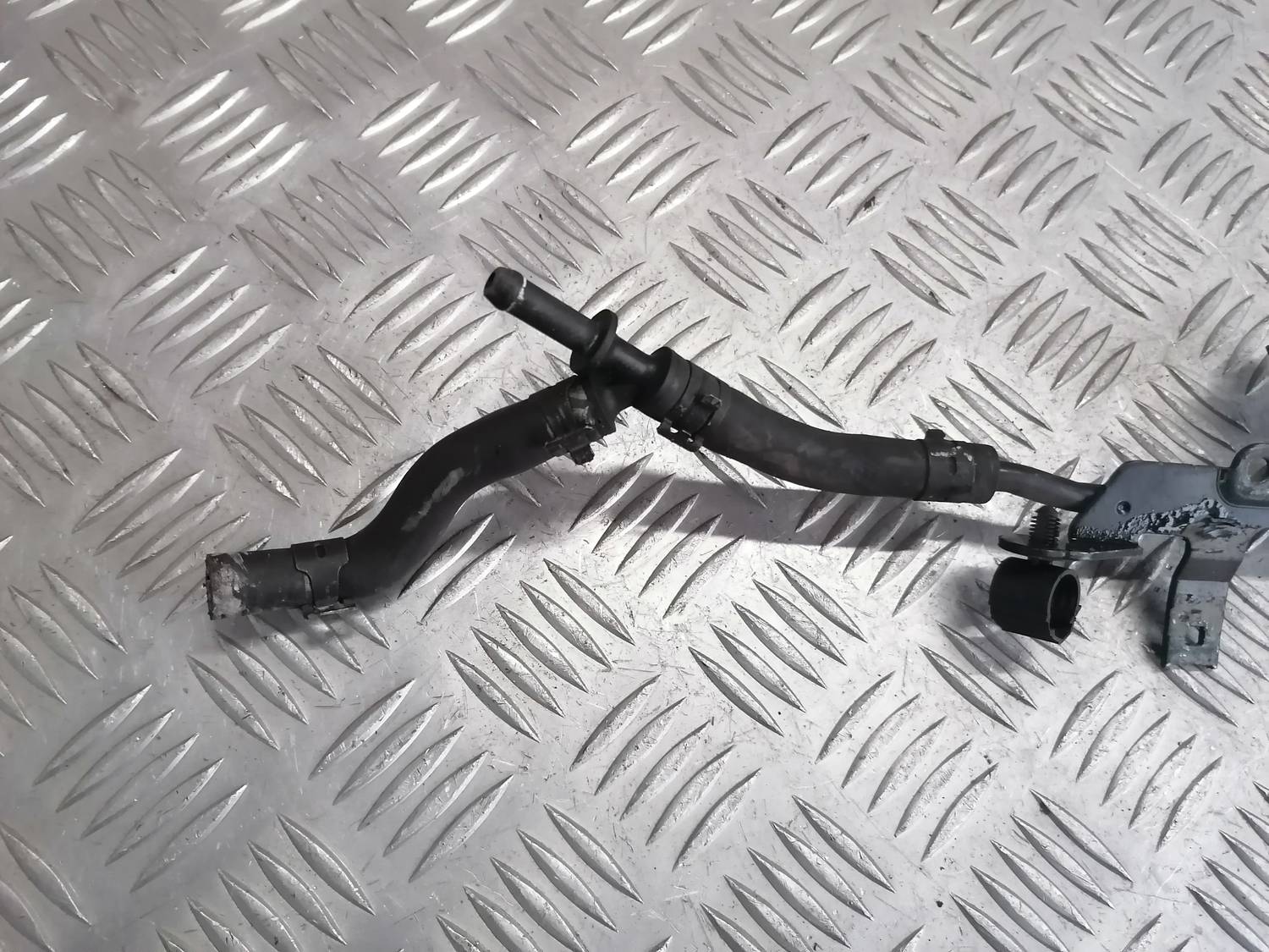 Interkulera caurule priekš VW PHAETON 2003 2 Interkulera caurule priekš VW PHAETON 2003