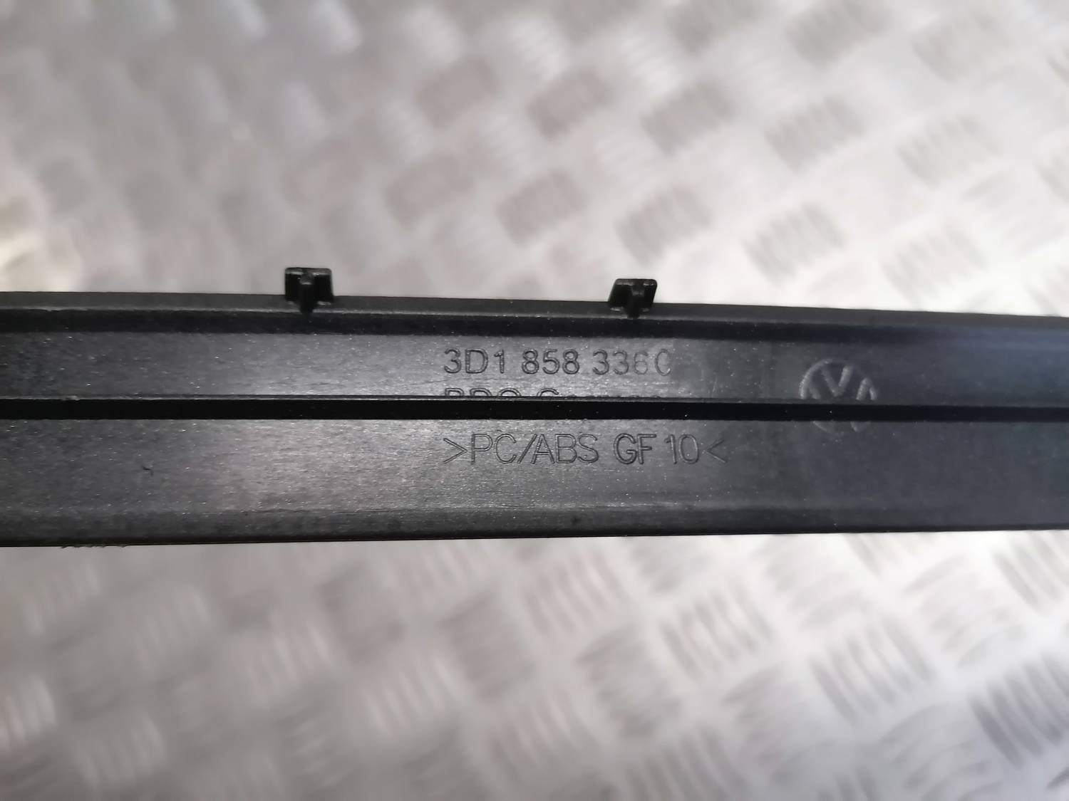 Mērinstrumentu paneļa dekoratīvā uzlika priekš VW PHAETON 2003