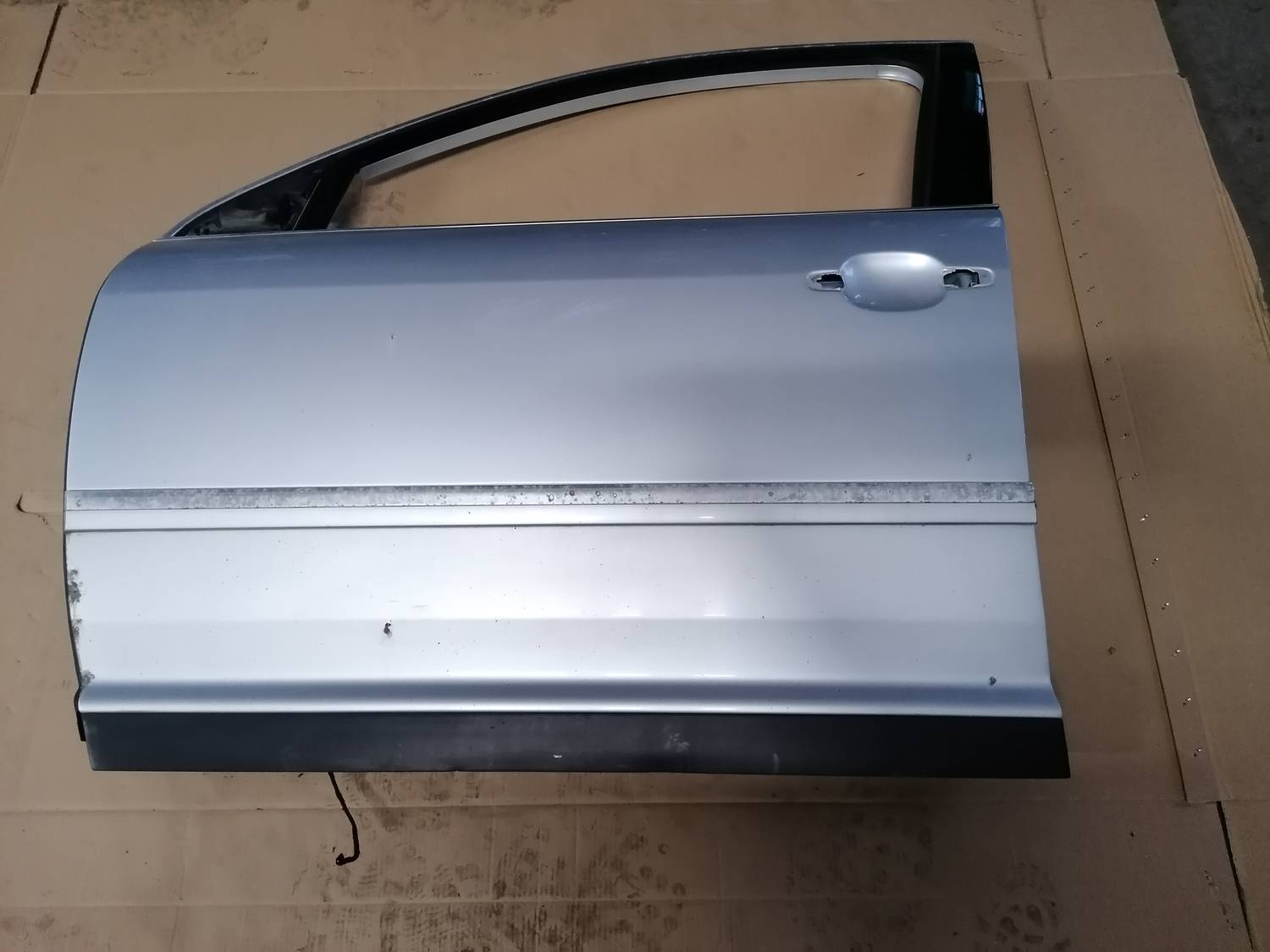 Priekšējās kreisās durvis priekš VW PHAETON 2003 1 Priekšējās kreisās durvis priekš VW PHAETON 2003