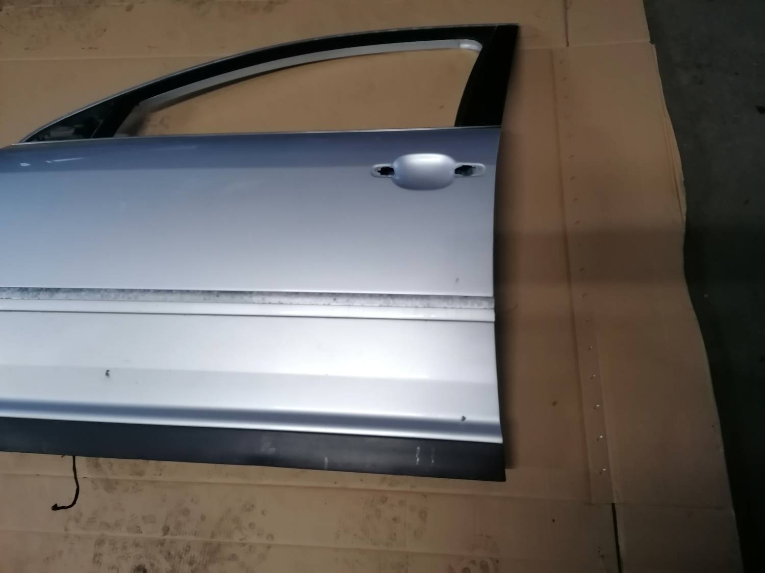 Priekšējās kreisās durvis priekš VW PHAETON 2003 2 Priekšējās kreisās durvis priekš VW PHAETON 2003