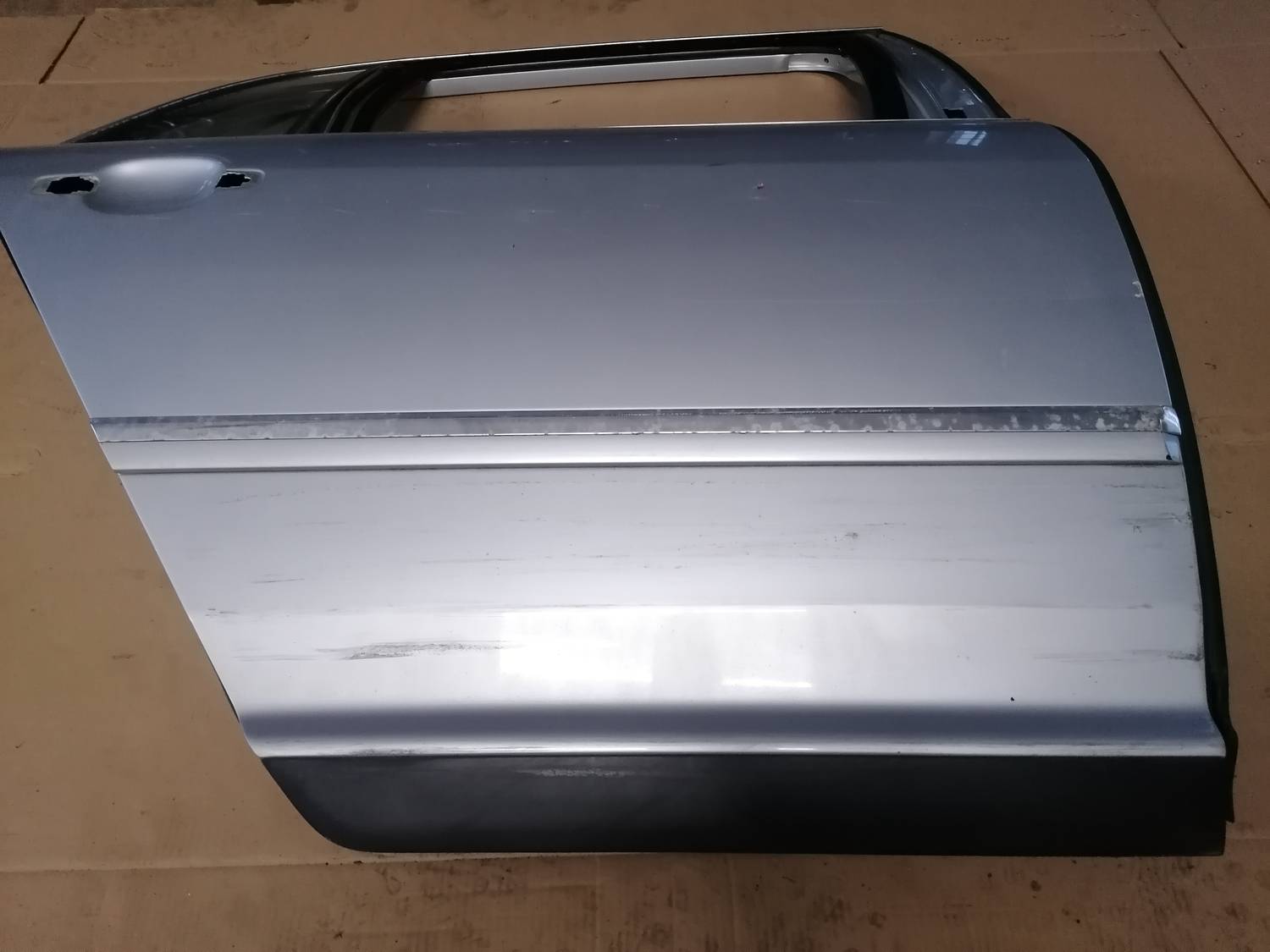 Aizmugurējās labās durvis priekš VW PHAETON 2003