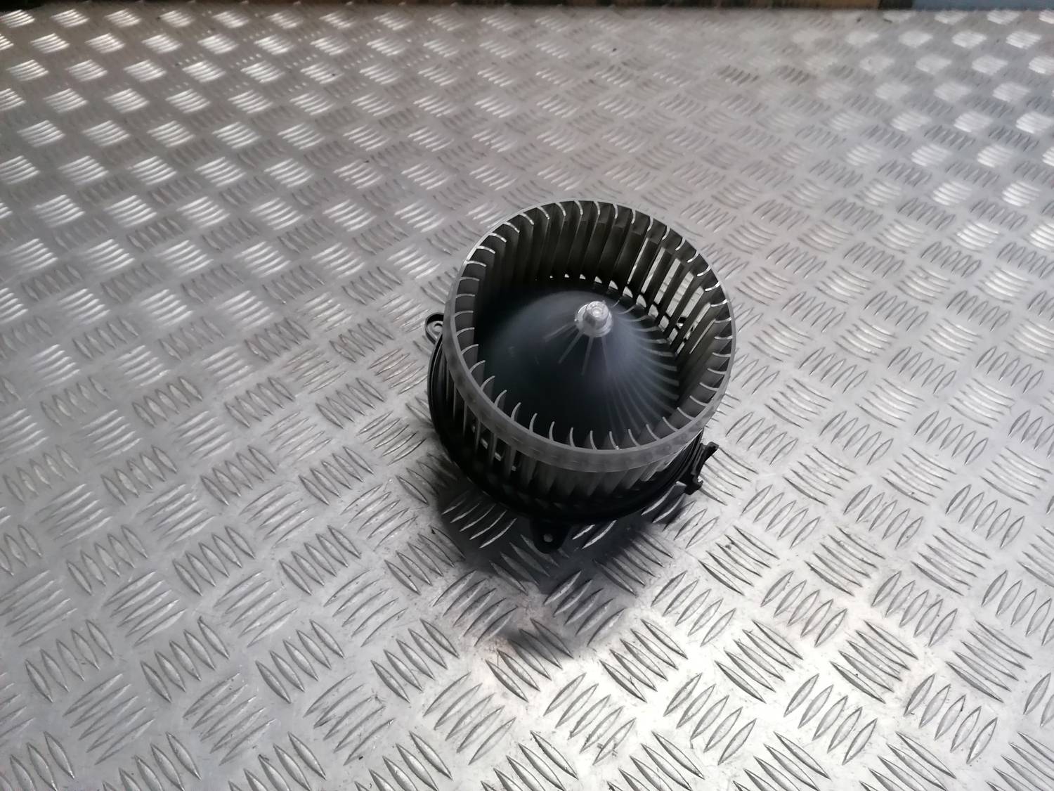 Salona ventilators priekš OPEL INSIGNIA SPORTS TOURER 2013 1 Salona ventilators priekš OPEL INSIGNIA SPORTS TOURER 2013