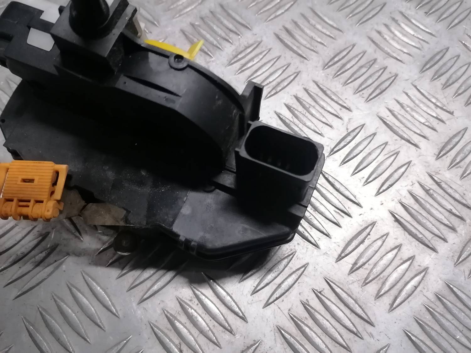 Priekšējo kreiso durvju slēdzene priekš OPEL INSIGNIA SPORTS TOURER 2013