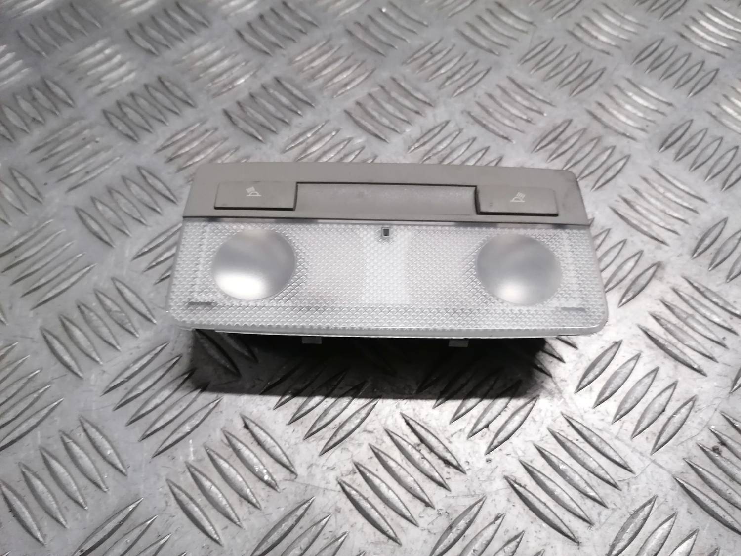 Aizmugurējo sēdvietu apgaismojums priekš OPEL INSIGNIA SPORTS TOURER 2013