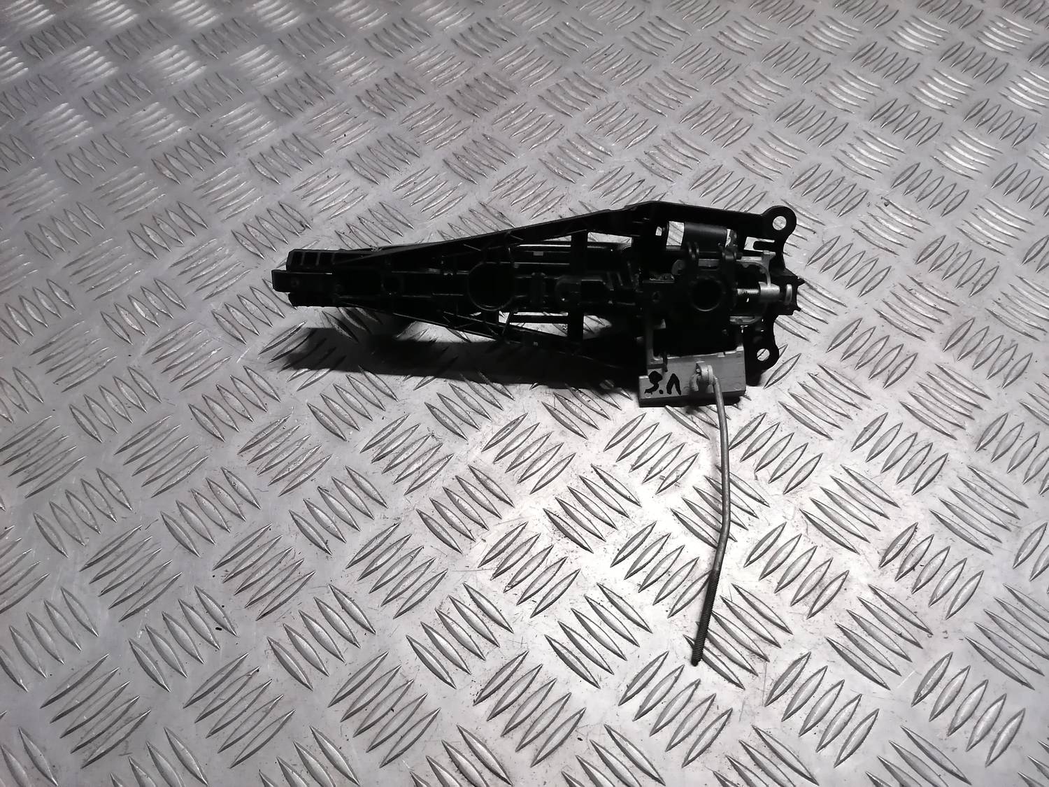 Aizmugurējais kreisais durvju rokturis priekš OPEL INSIGNIA SPORTS TOURER 2013