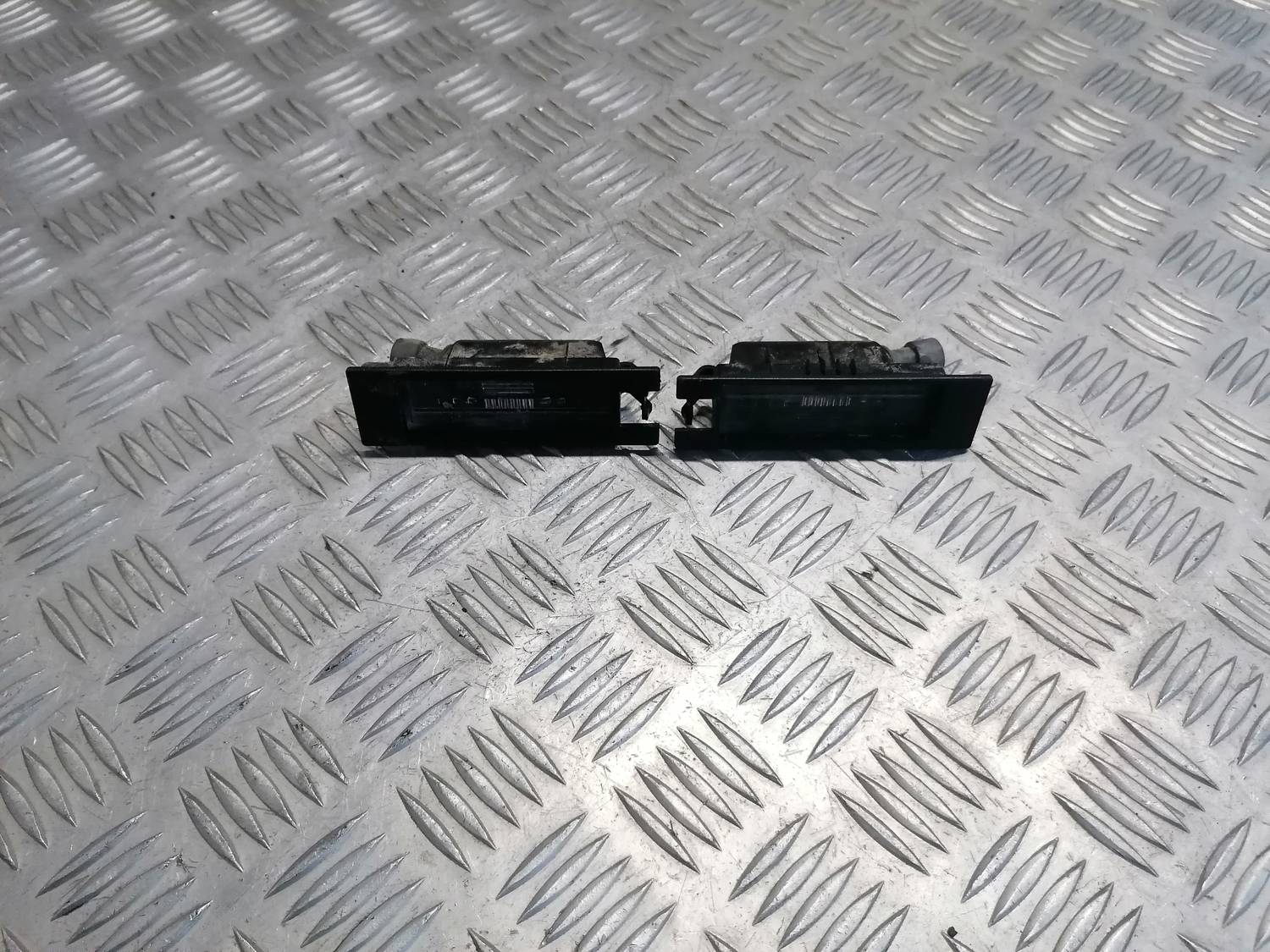 Numura zīmes apgaismojums priekš OPEL INSIGNIA SPORTS TOURER 2013 1 Numura zīmes apgaismojums priekš OPEL INSIGNIA SPORTS TOURER 2013