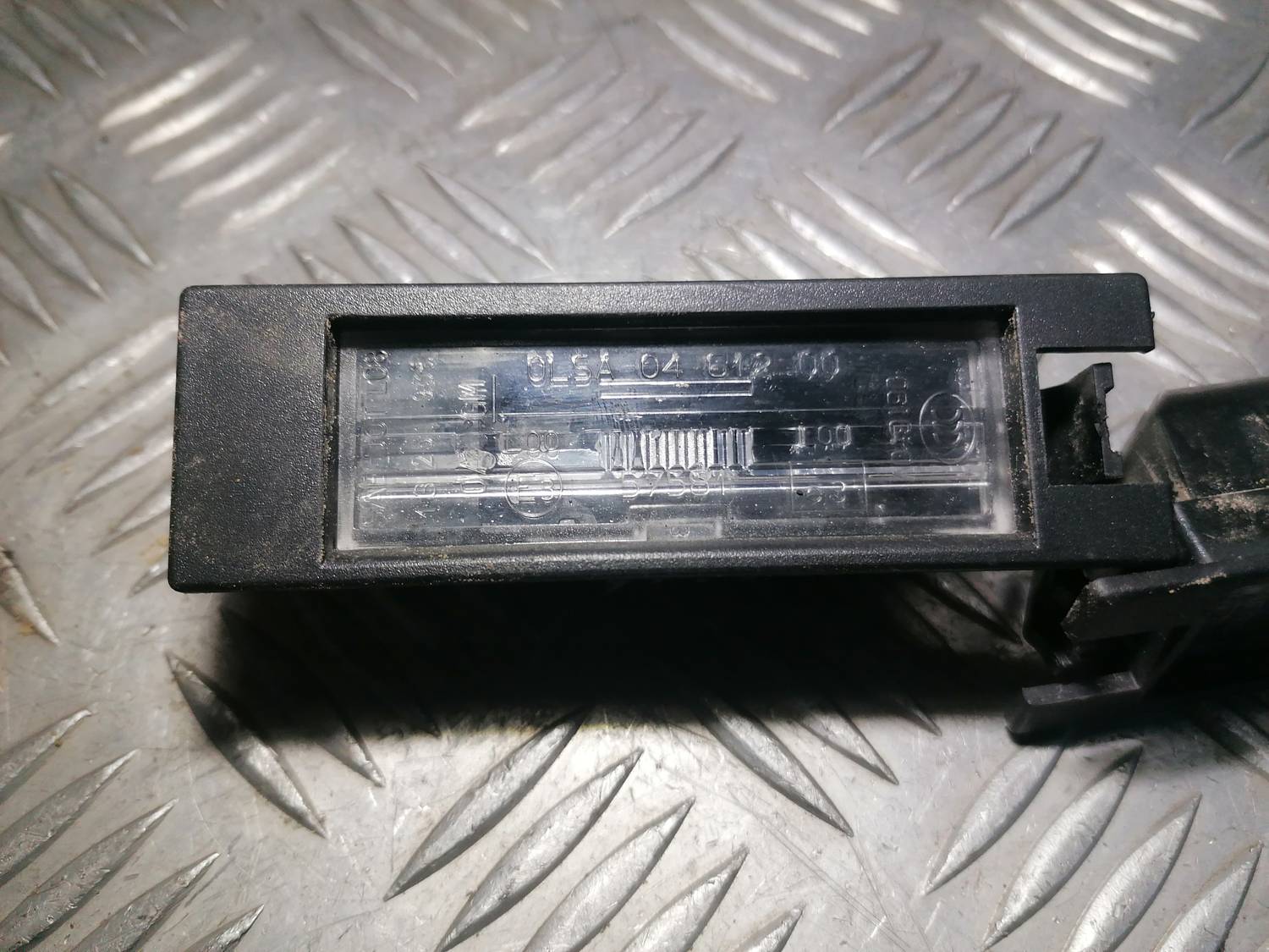 Numura zīmes apgaismojums priekš OPEL INSIGNIA SPORTS TOURER 2013 4 Numura zīmes apgaismojums priekš OPEL INSIGNIA SPORTS TOURER 2013