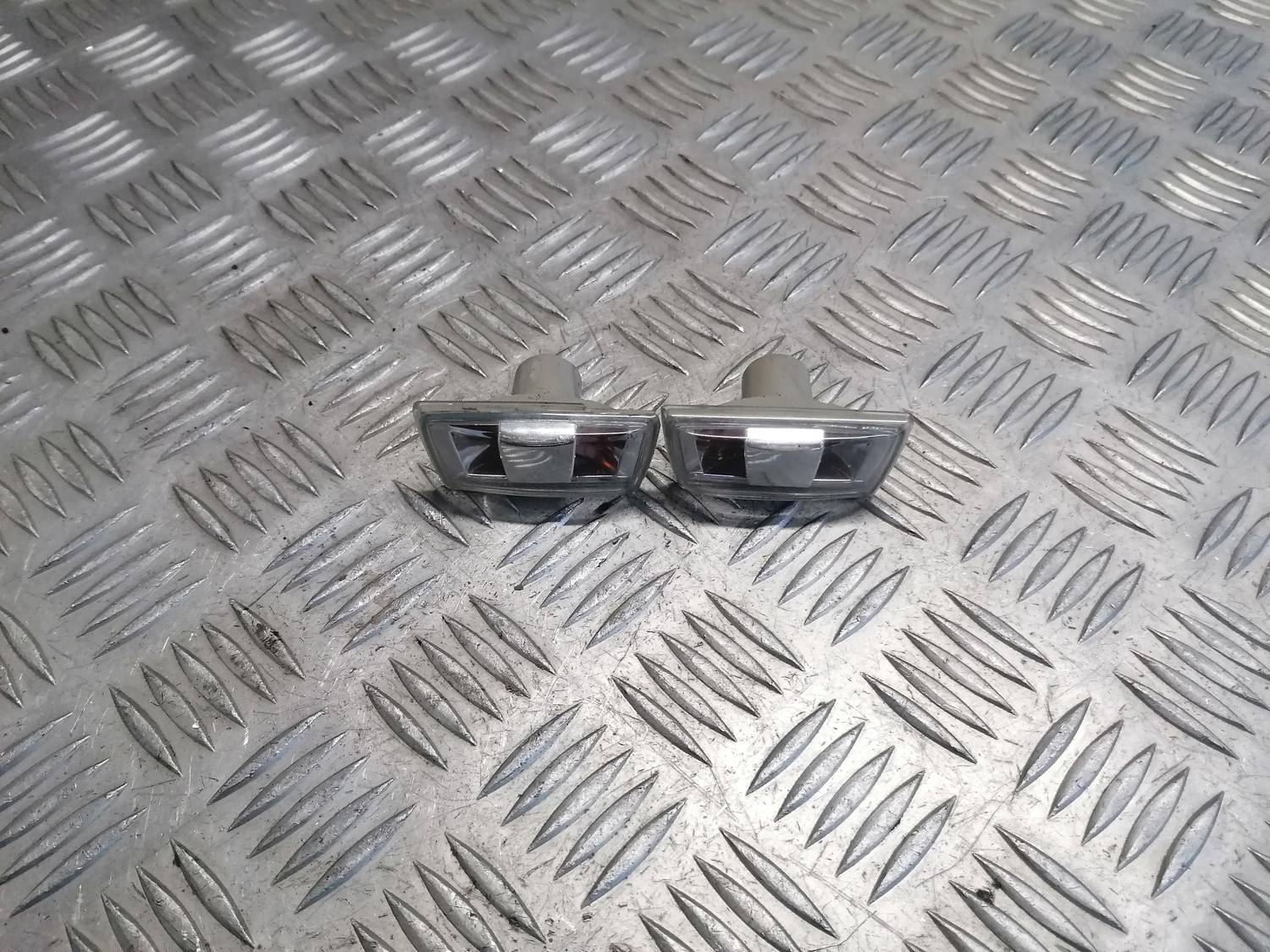 Pagrieziena signala lukturis priekš OPEL INSIGNIA SPORTS TOURER 2013