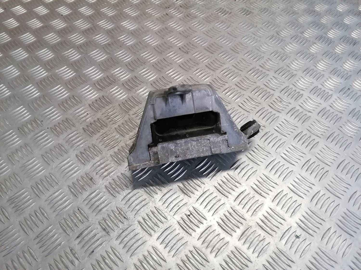 Dzinēja spilvens priekš OPEL INSIGNIA SPORTS TOURER 2013 3 Dzinēja spilvens priekš OPEL INSIGNIA SPORTS TOURER 2013