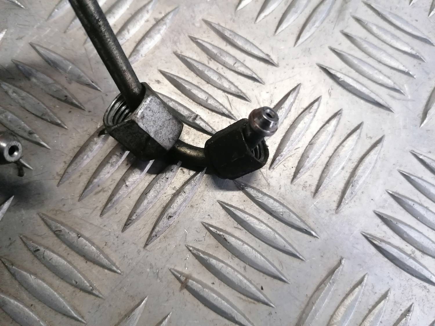 Degvielas caurule priekš OPEL INSIGNIA SPORTS TOURER 2013 2 Degvielas caurule priekš OPEL INSIGNIA SPORTS TOURER 2013