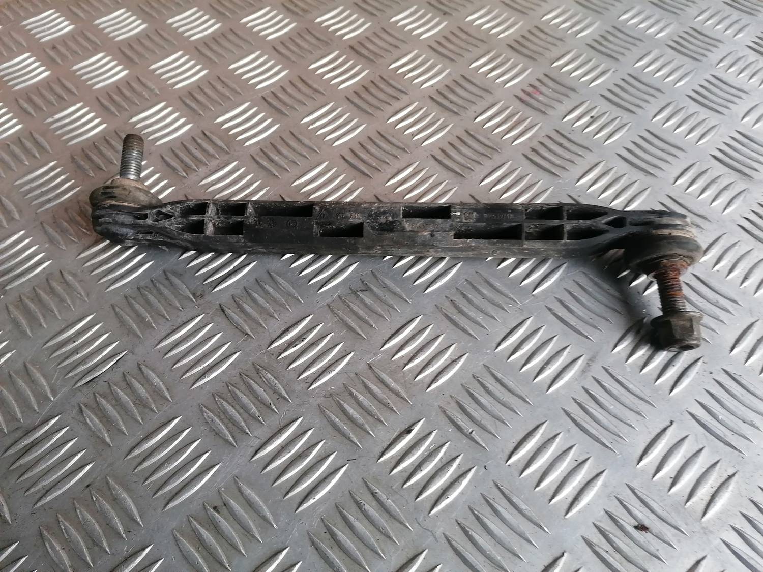 Priekšēja stabilizatora stienis priekš OPEL INSIGNIA SPORTS TOURER 2013