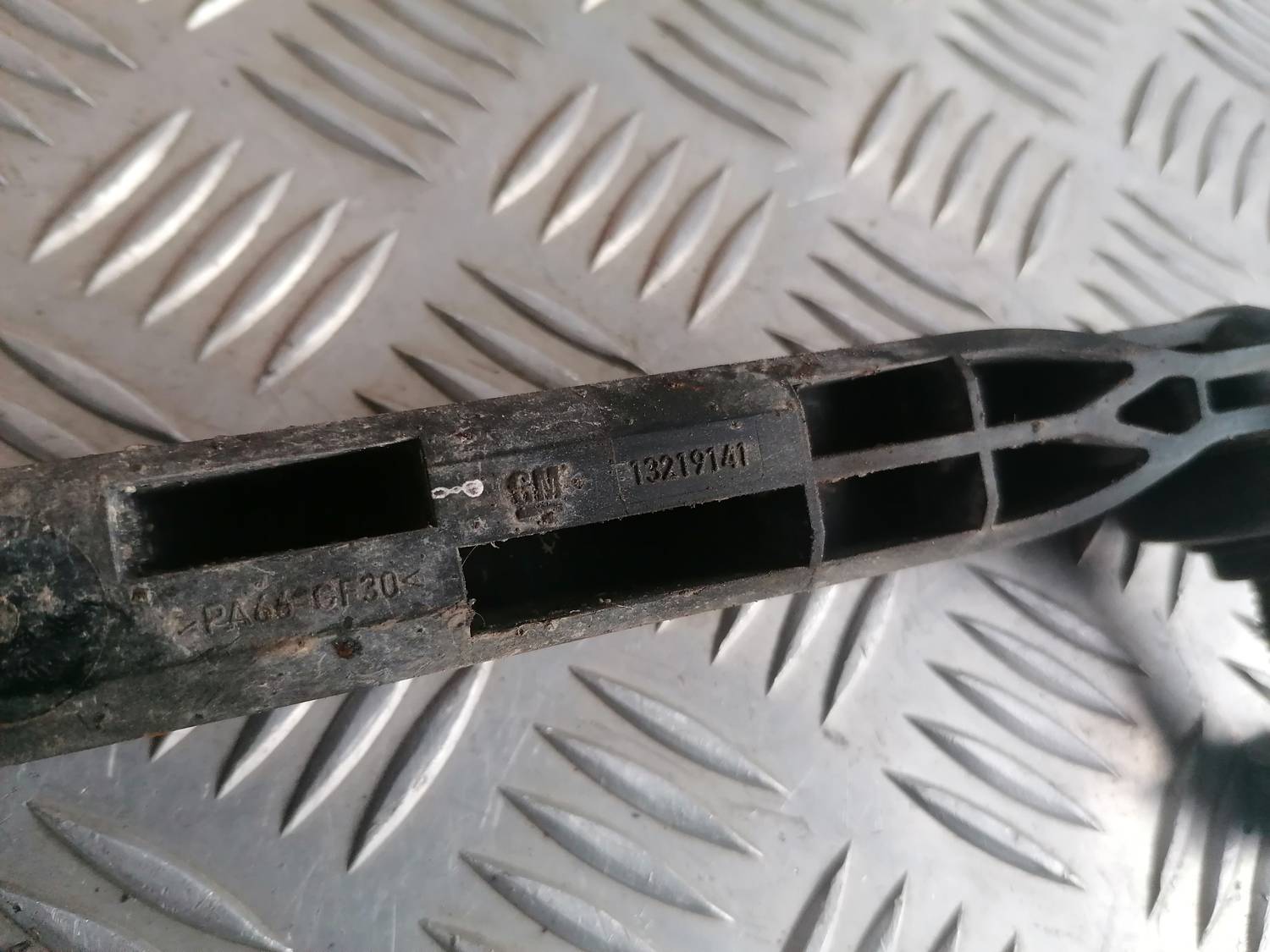 Priekšēja stabilizatora stienis priekš OPEL INSIGNIA SPORTS TOURER 2013