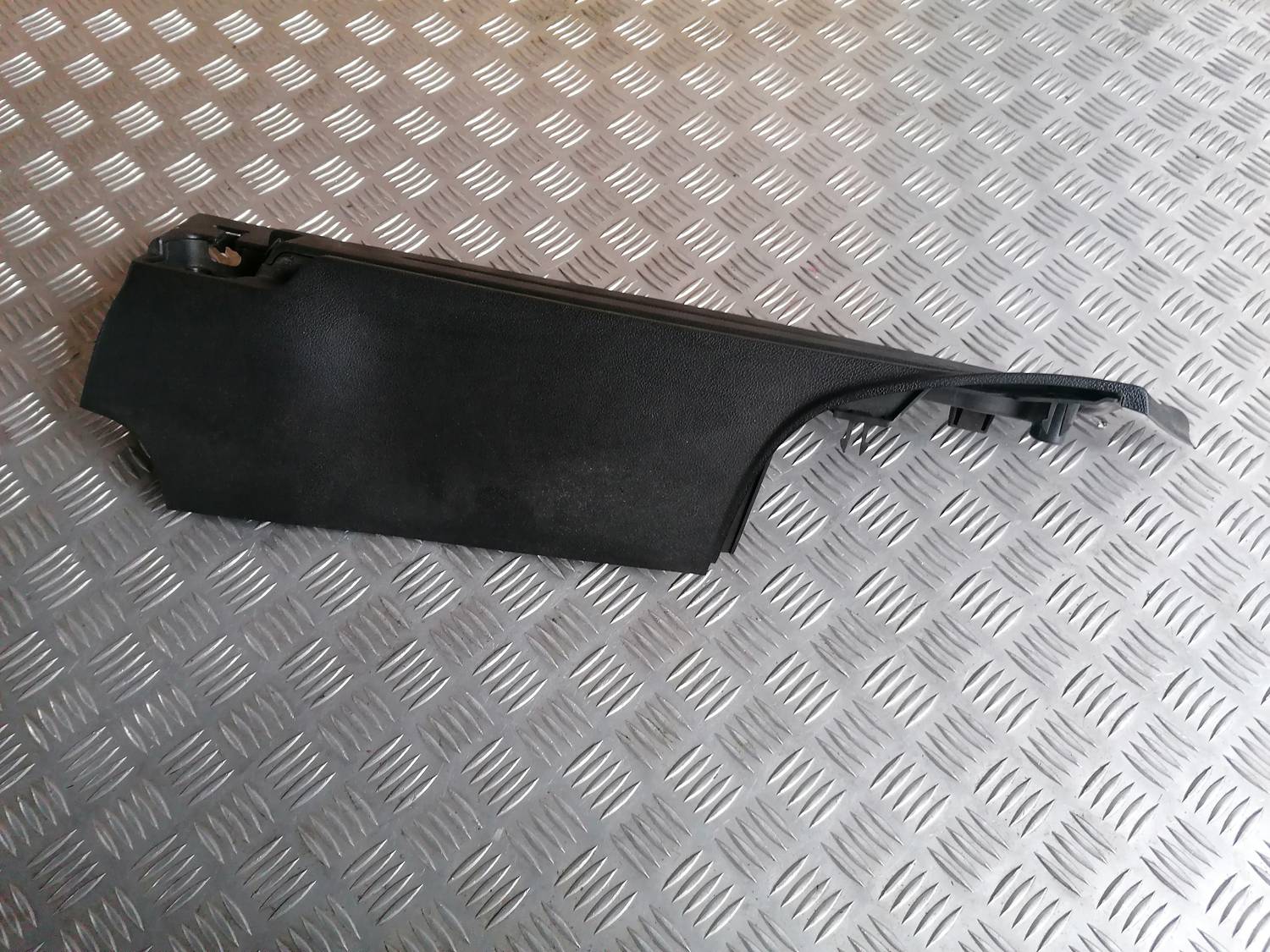 Bagāžnieka žalūziju sliedes priekš OPEL INSIGNIA SPORTS TOURER 2013 1 Bagāžnieka žalūziju sliedes priekš OPEL INSIGNIA SPORTS TOURER 2013