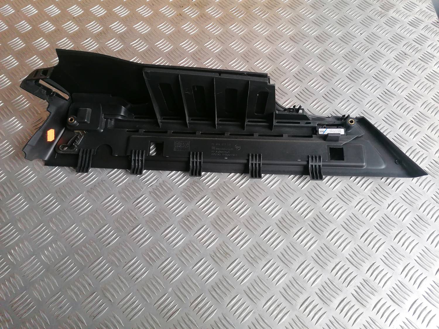 Bagāžnieka žalūziju sliedes priekš OPEL INSIGNIA SPORTS TOURER 2013 2 Bagāžnieka žalūziju sliedes priekš OPEL INSIGNIA SPORTS TOURER 2013