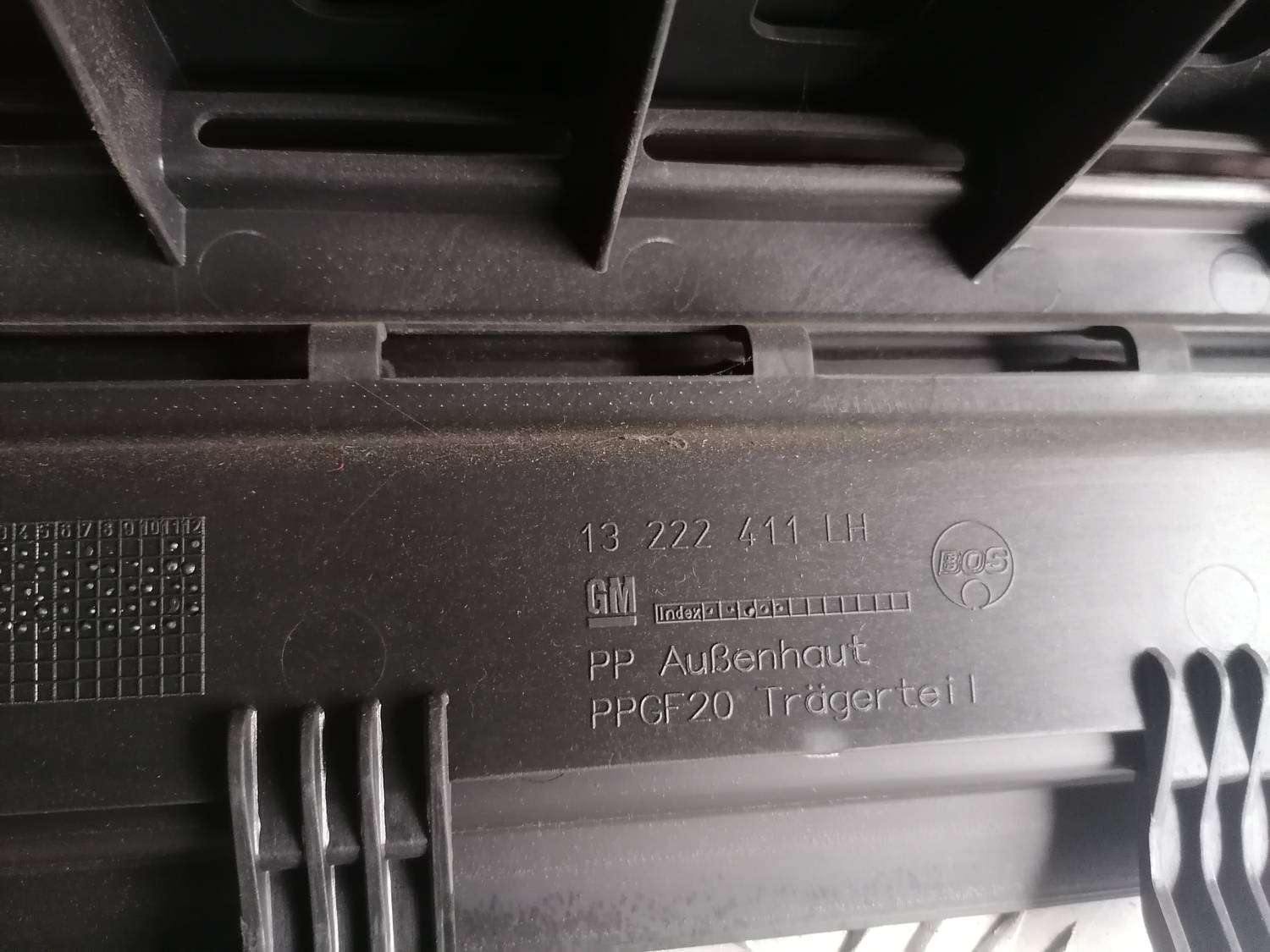 Bagāžnieka žalūziju sliedes priekš OPEL INSIGNIA SPORTS TOURER 2013 3 Bagāžnieka žalūziju sliedes priekš OPEL INSIGNIA SPORTS TOURER 2013