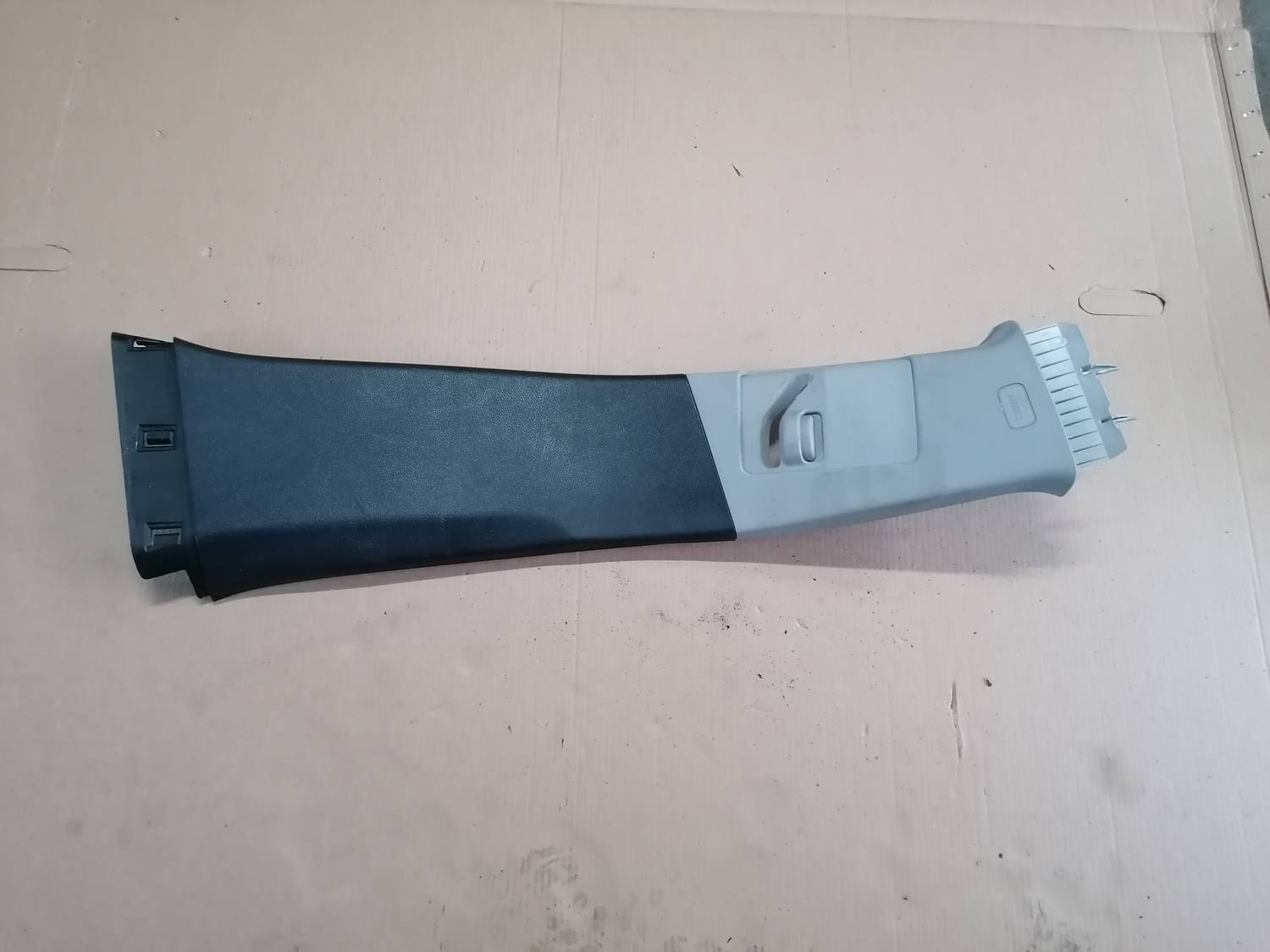 Vidējas salona statnes apdare priekš OPEL INSIGNIA SPORTS TOURER 2013