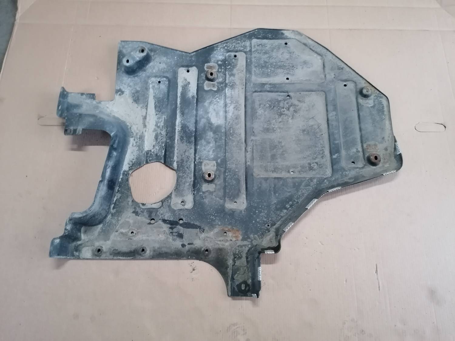 Virsbūves apakšējais aizsargs priekš OPEL INSIGNIA SPORTS TOURER 2013