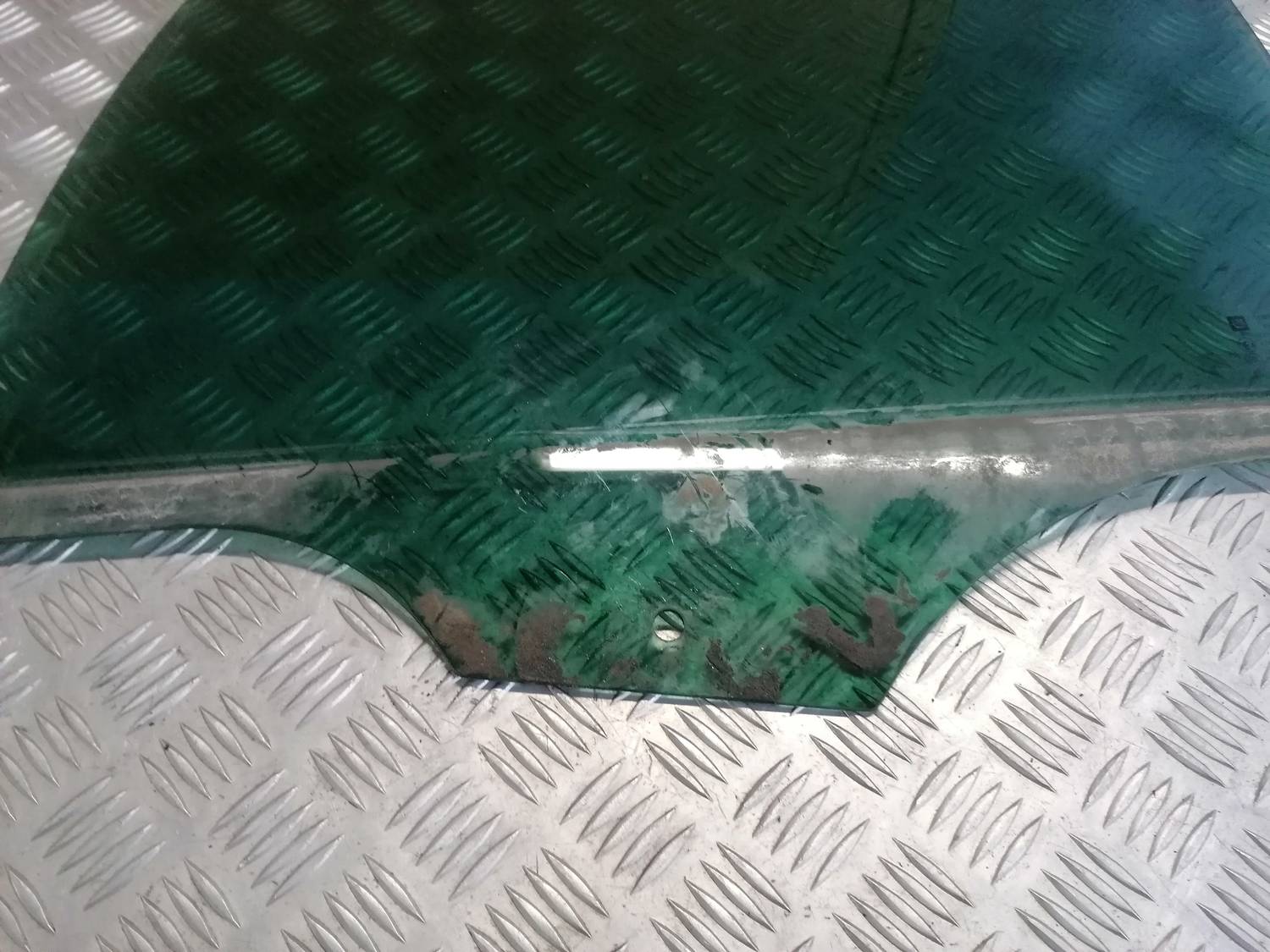 Aizmugurējo kreiso durvju stikls priekš OPEL INSIGNIA SPORTS TOURER 2013 2 Aizmugurējo kreiso durvju stikls priekš OPEL INSIGNIA SPORTS TOURER 2013