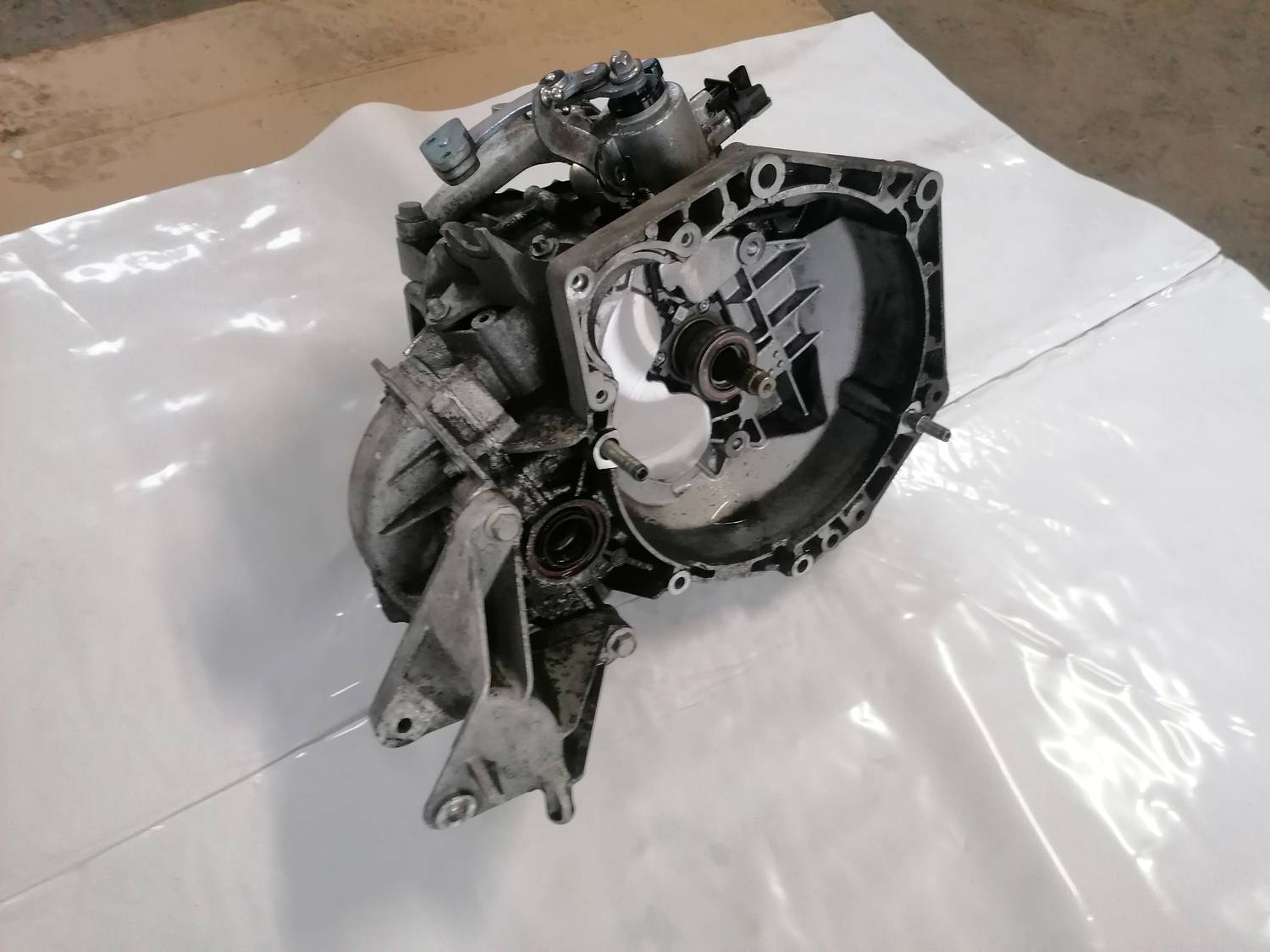 Mehāniska pārnesumkārba priekš OPEL INSIGNIA SPORTS TOURER 2013