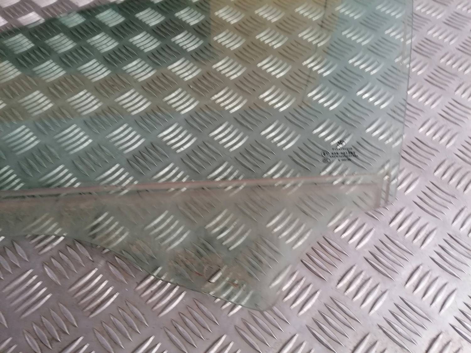 Priekšējo kreiso durvju stikls priekš BMW 318D E91 2008 TOURING