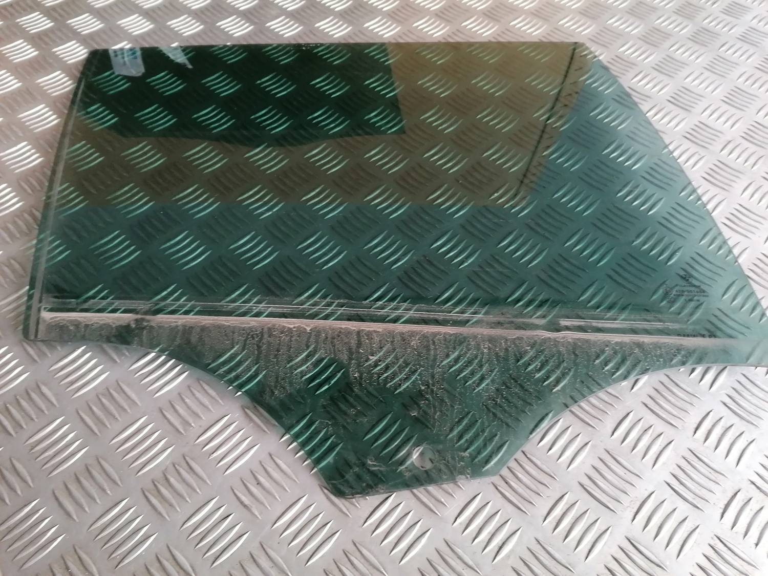 Aizmugurējo labo durvju stikls priekš BMW 318D E91 2008 TOURING 2 Aizmugurējo labo durvju stikls priekš BMW 318D E91 2008 TOURING